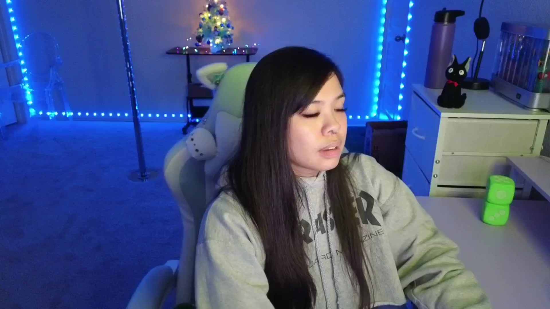 Gallery image thumbnail from dolllface's myfreecams stream on, 12/04/2025, 08:33 image 7 of 20