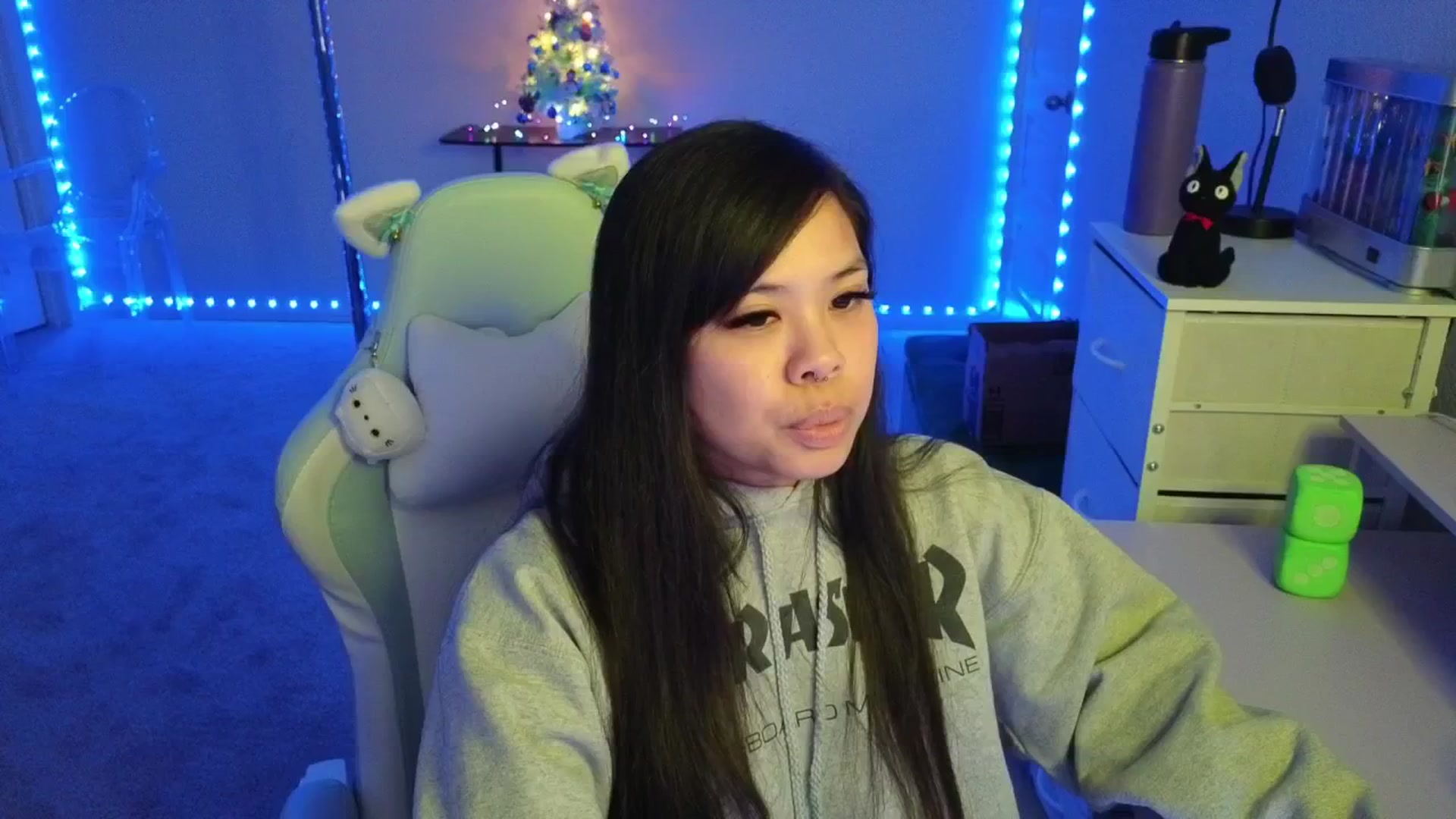 Gallery image thumbnail from dolllface's myfreecams stream on, 12/04/2025, 08:33 image 6 of 20