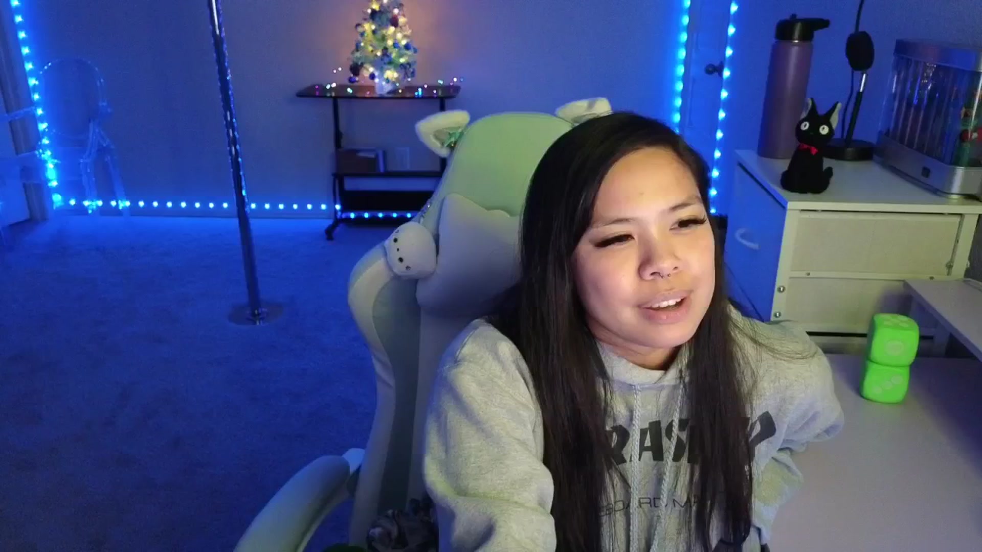 Gallery image thumbnail from dolllface's myfreecams stream on, 12/04/2025, 08:33 image 10 of 20
