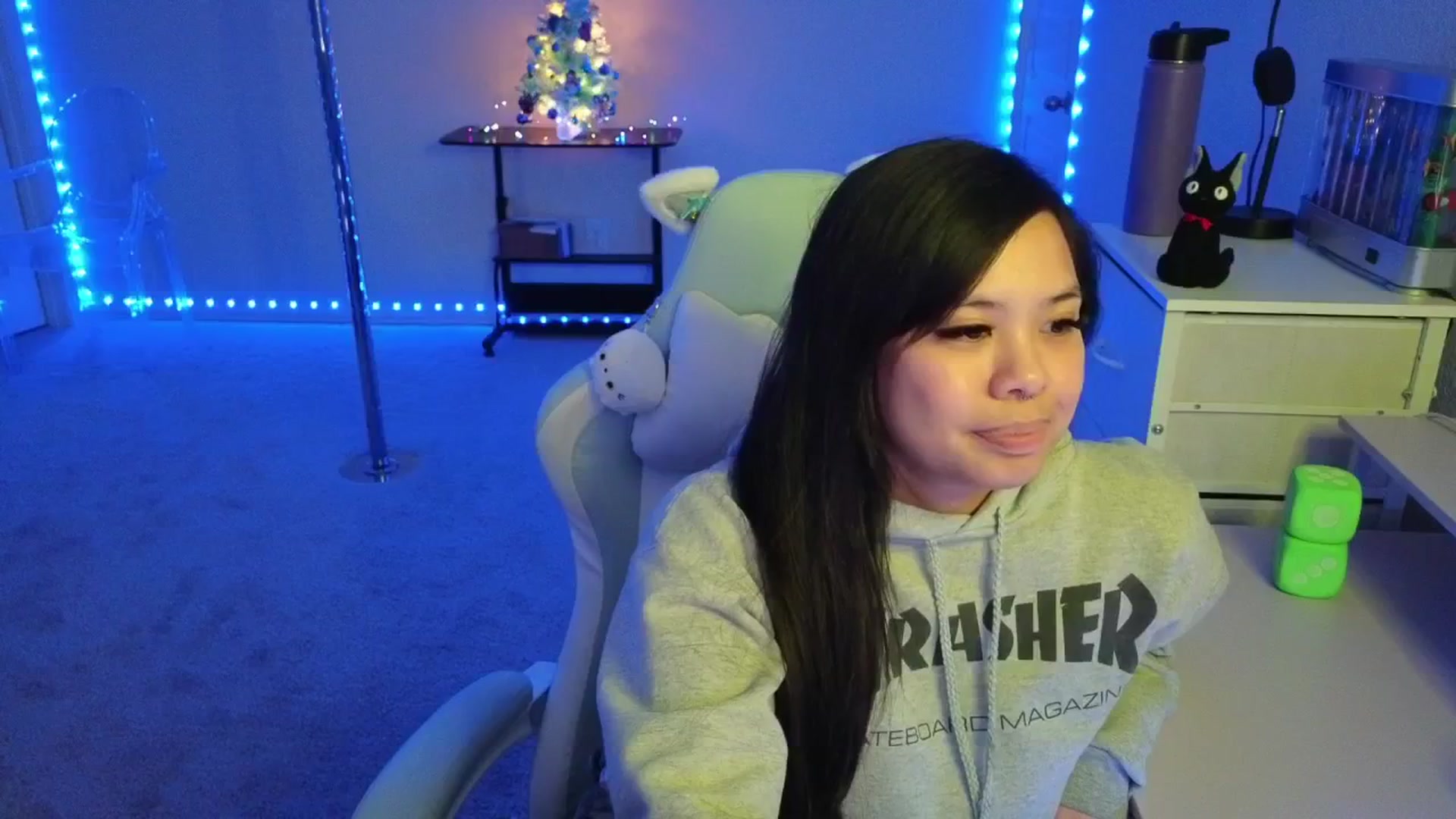 Gallery image thumbnail from dolllface's myfreecams stream on, 12/04/2025, 08:33 image 12 of 20