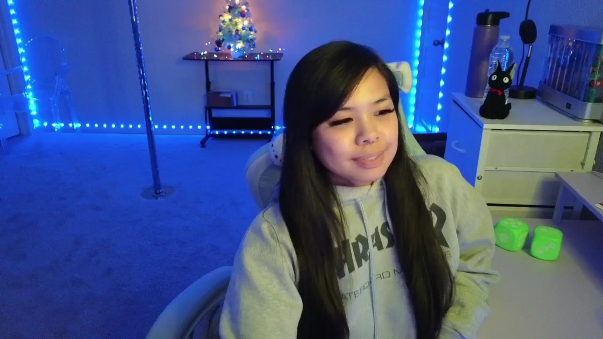 Gallery image thumbnail from dolllface's myfreecams stream on, 12/04/2025, 08:33 image 2 of 20