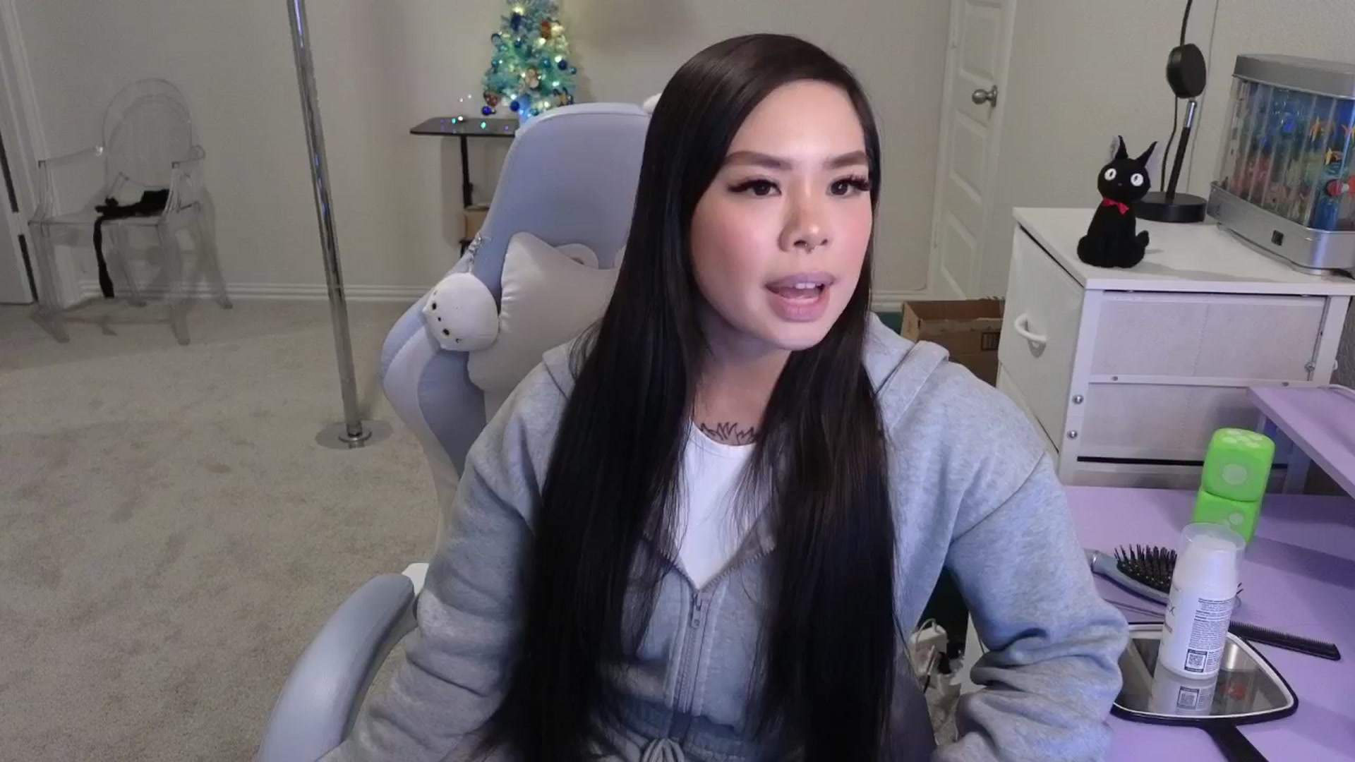 Gallery image thumbnail from dolllface's myfreecams stream on, 12/05/2025, 03:29 image 14 of 20