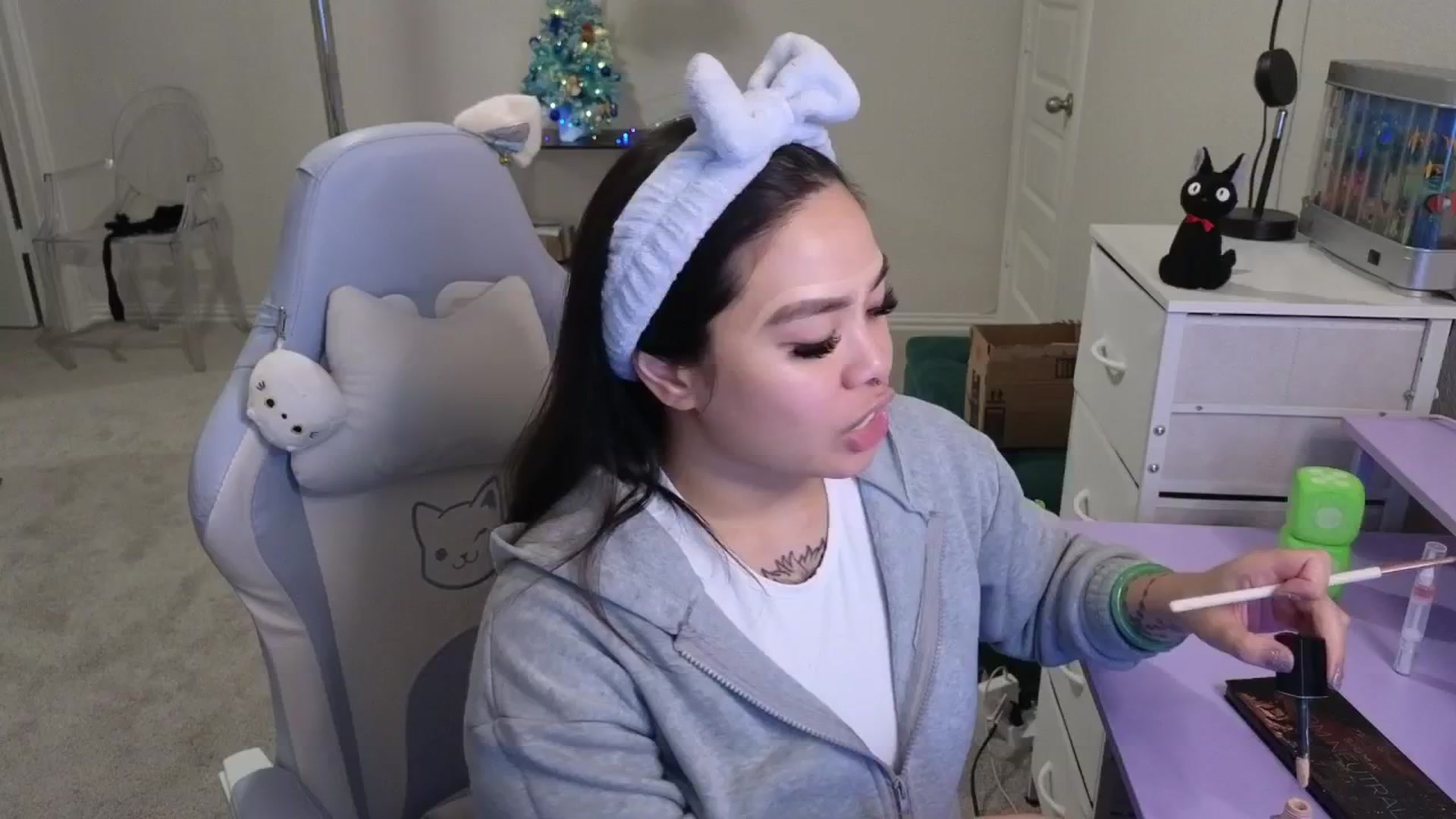 Gallery image thumbnail from dolllface's myfreecams stream on, 12/05/2025, 03:29 image 2 of 20