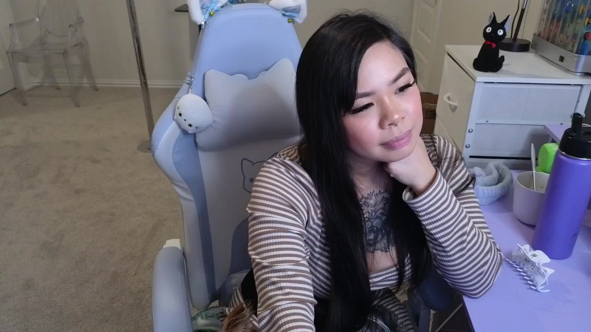 Gallery image thumbnail from dolllface's myfreecams stream on, 12/07/2025, 03:17 image 9 of 20