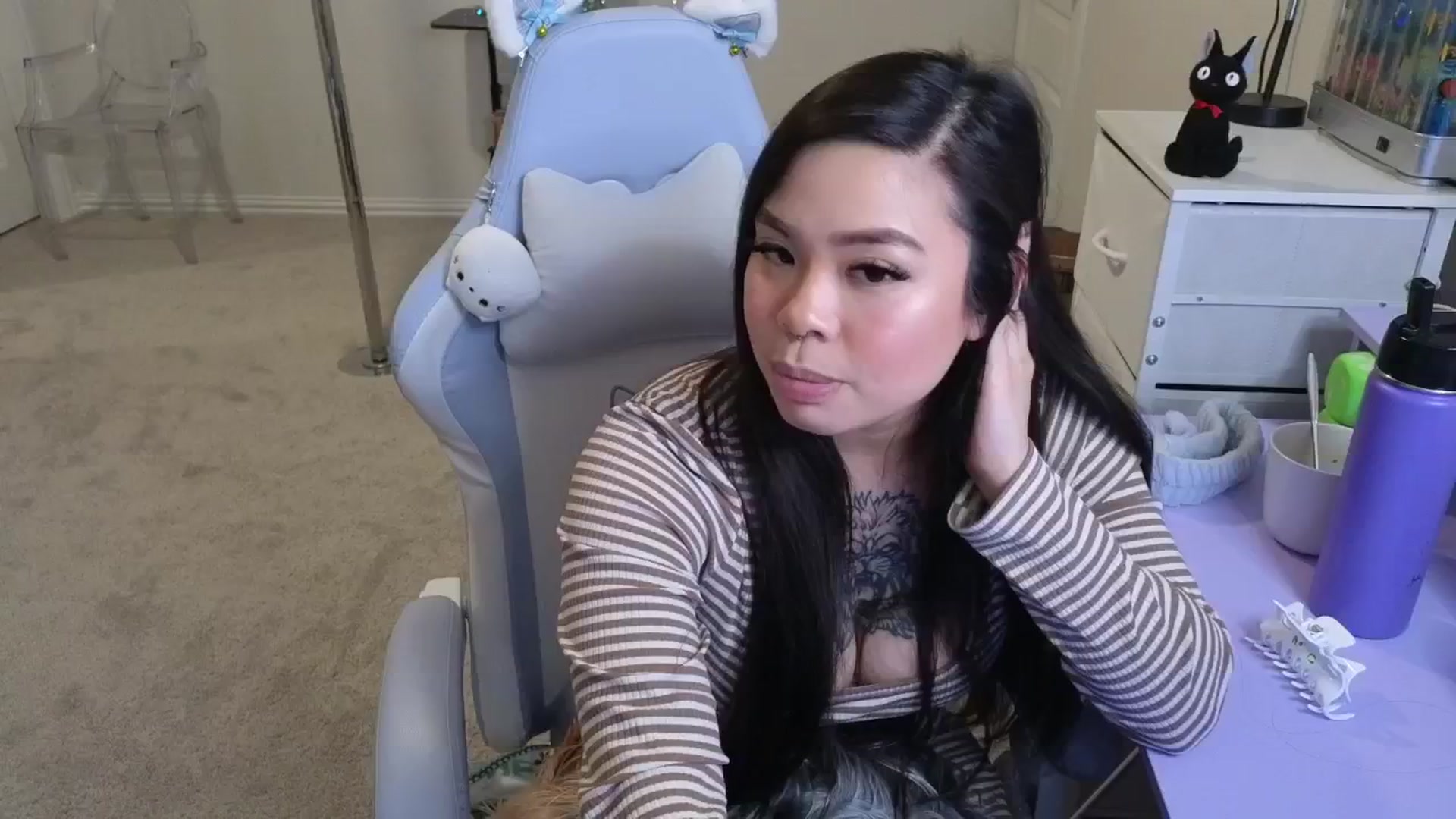 Gallery image thumbnail from dolllface's myfreecams stream on, 12/07/2025, 03:17 image 6 of 20