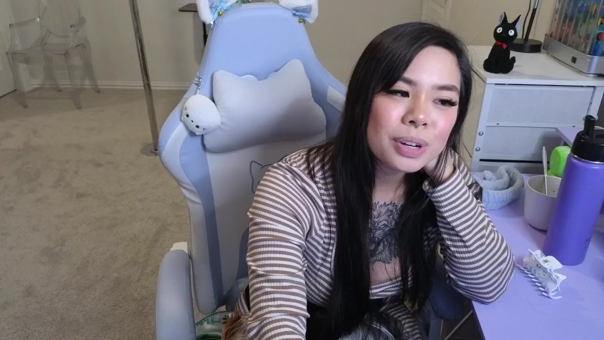 Gallery image thumbnail from dolllface's myfreecams stream on, 12/07/2025, 03:17 image 10 of 20