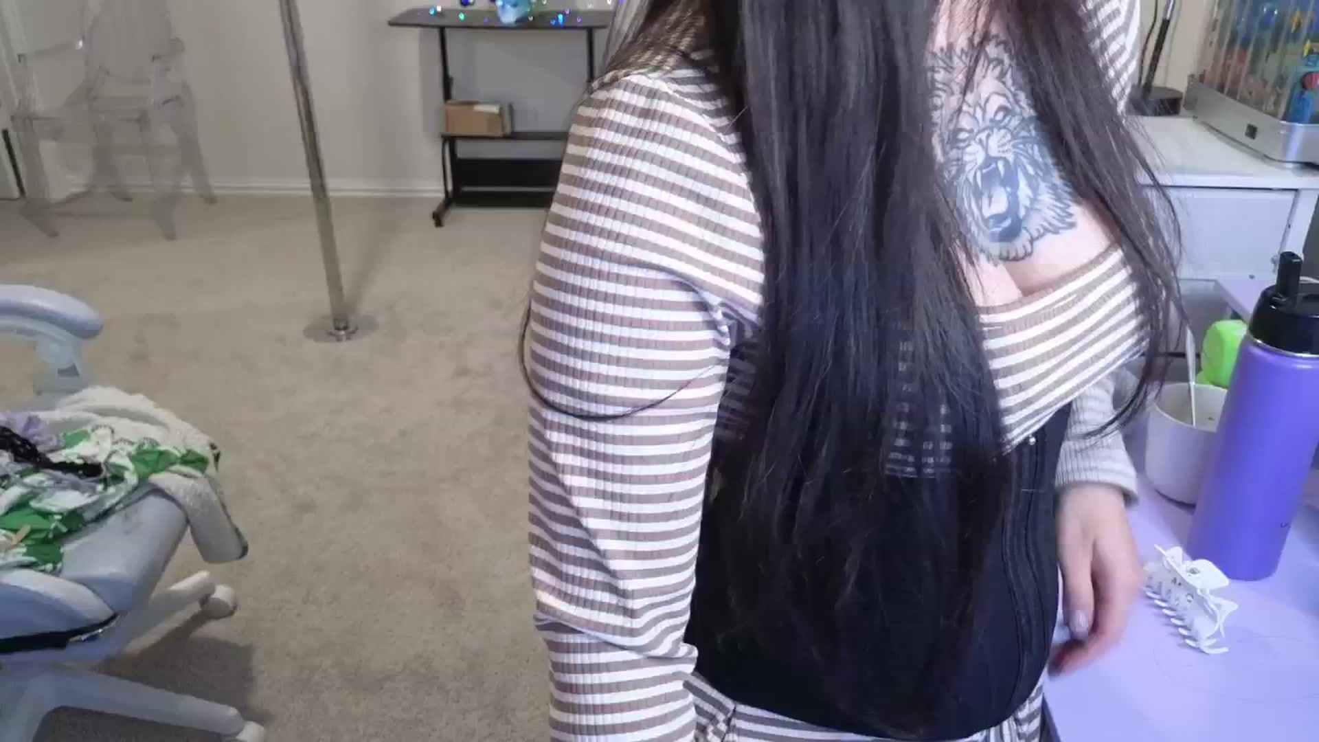Gallery image thumbnail from dolllface's myfreecams stream on, 12/07/2025, 03:17 image 20 of 20