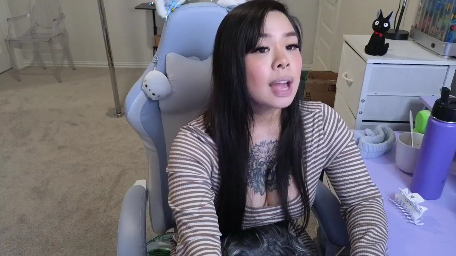 Gallery image thumbnail from dolllface's myfreecams stream on, 12/07/2025, 03:17 image 5 of 20