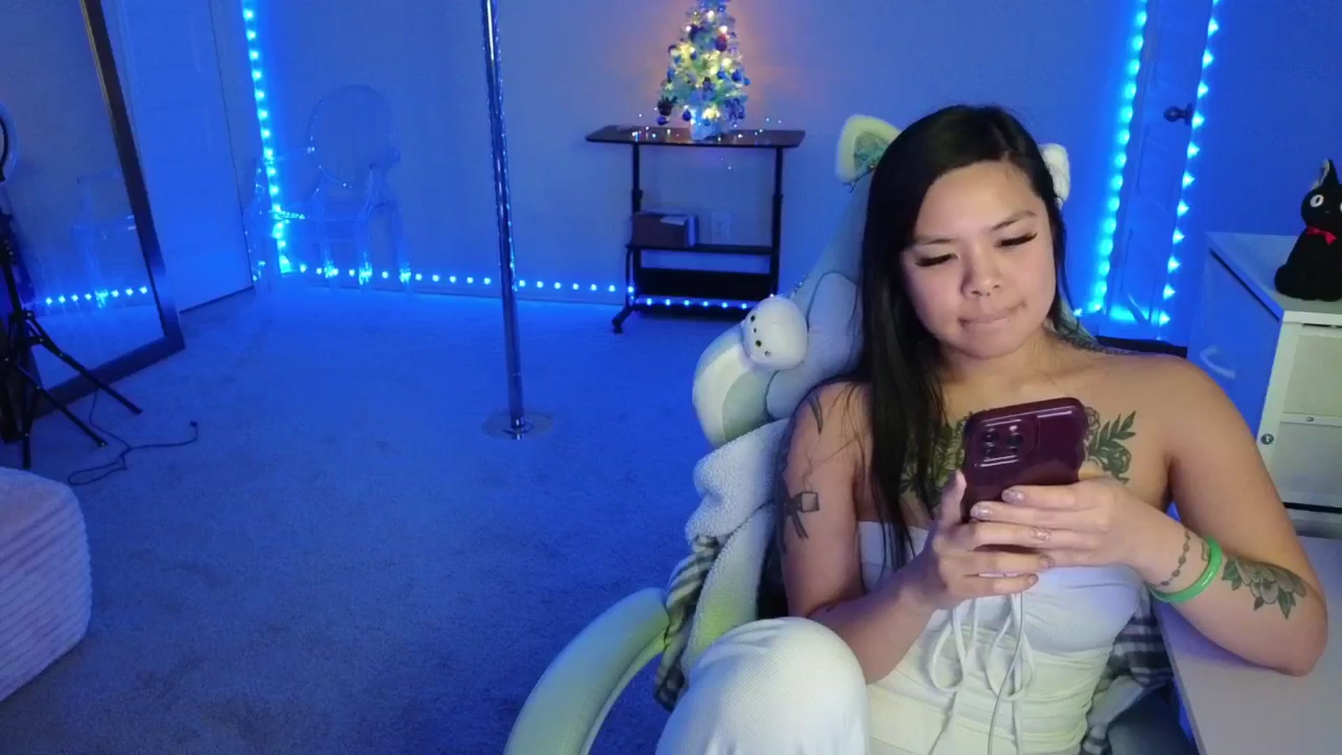 Gallery image thumbnail from dolllface's myfreecams stream on, 12/08/2025, 08:32 image 18 of 20
