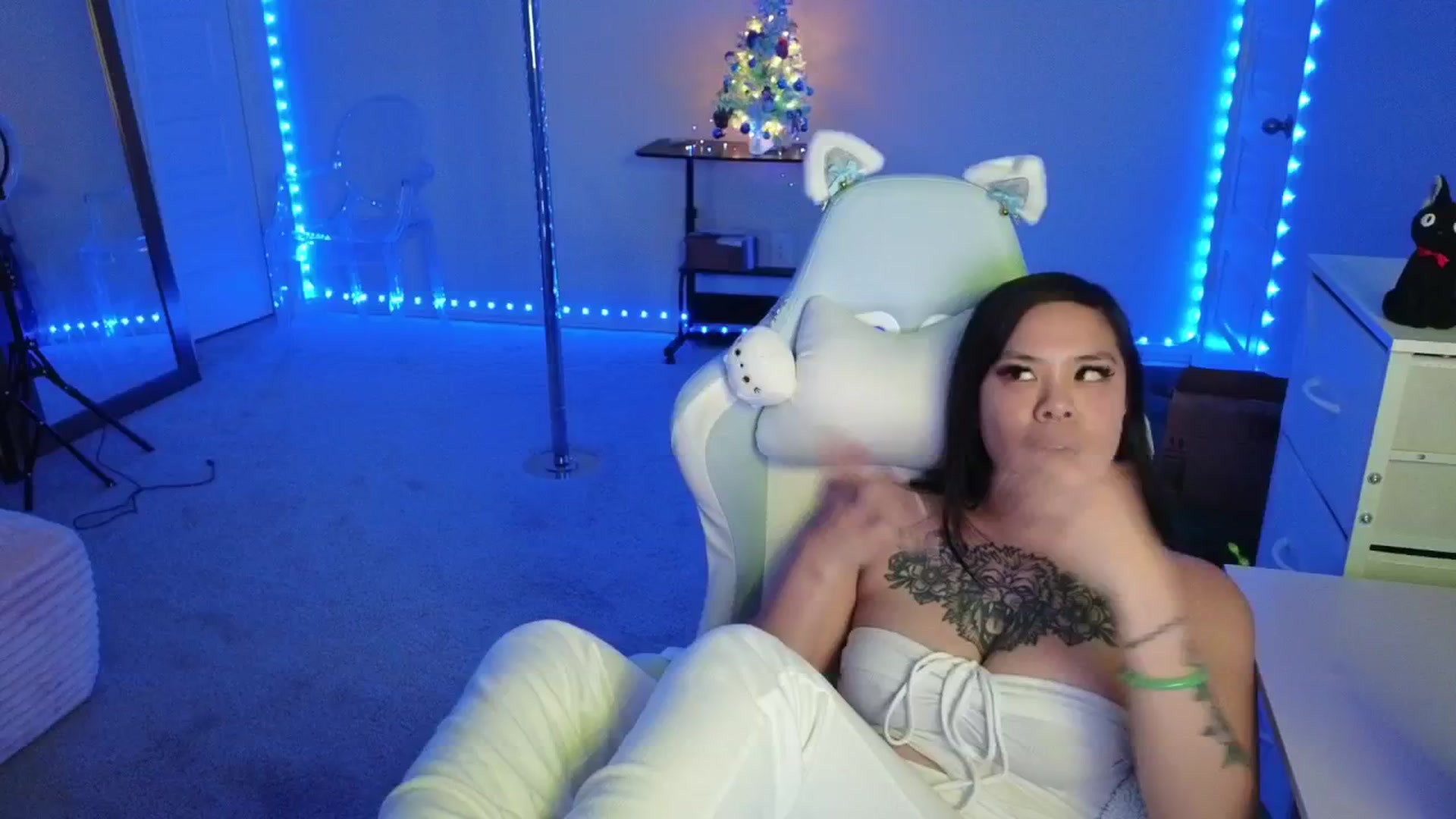 Gallery image thumbnail from dolllface's myfreecams stream on, 12/08/2025, 08:32 image 9 of 20