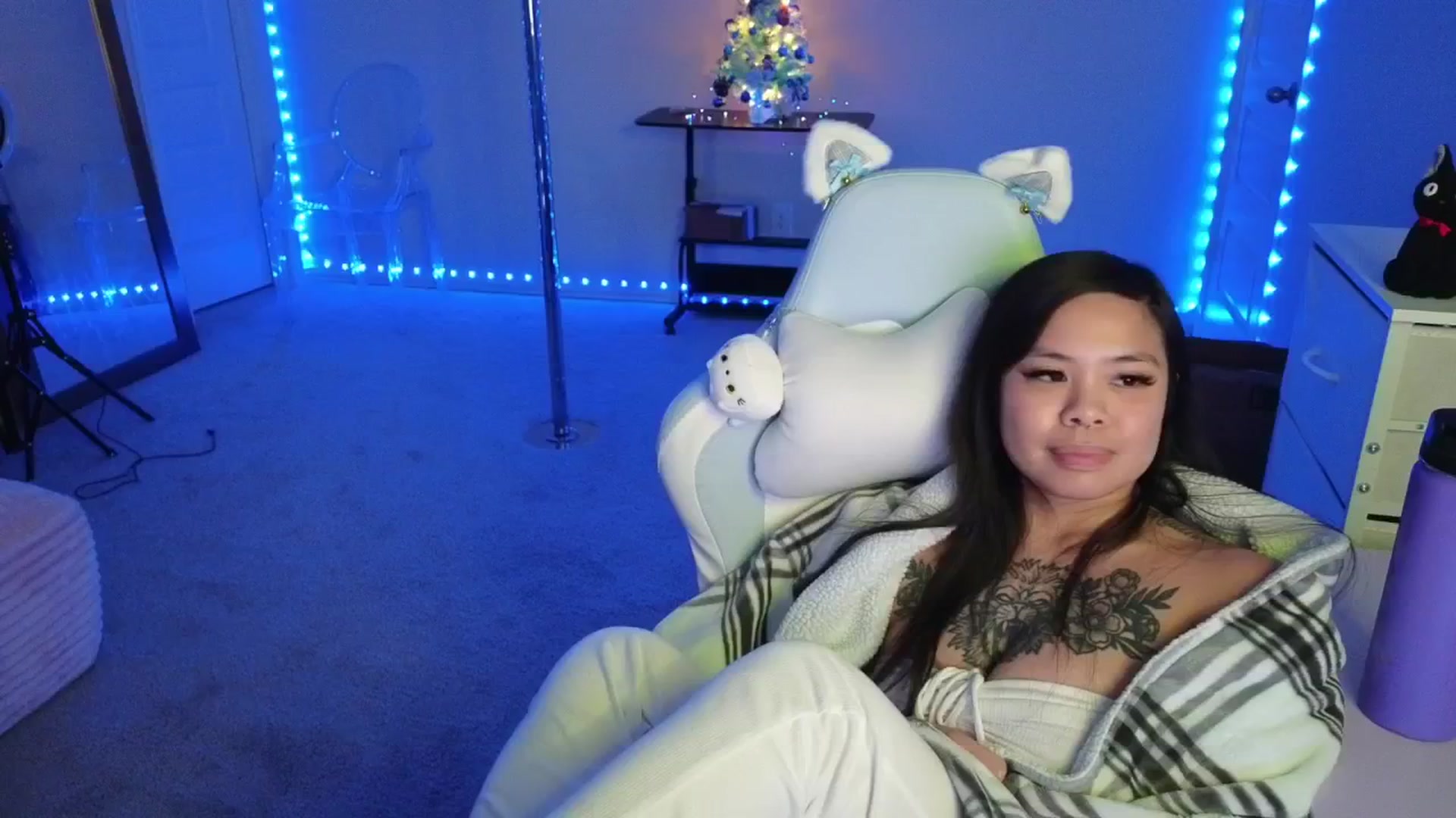 Gallery image thumbnail from dolllface's myfreecams stream on, 12/08/2025, 08:32 image 4 of 20