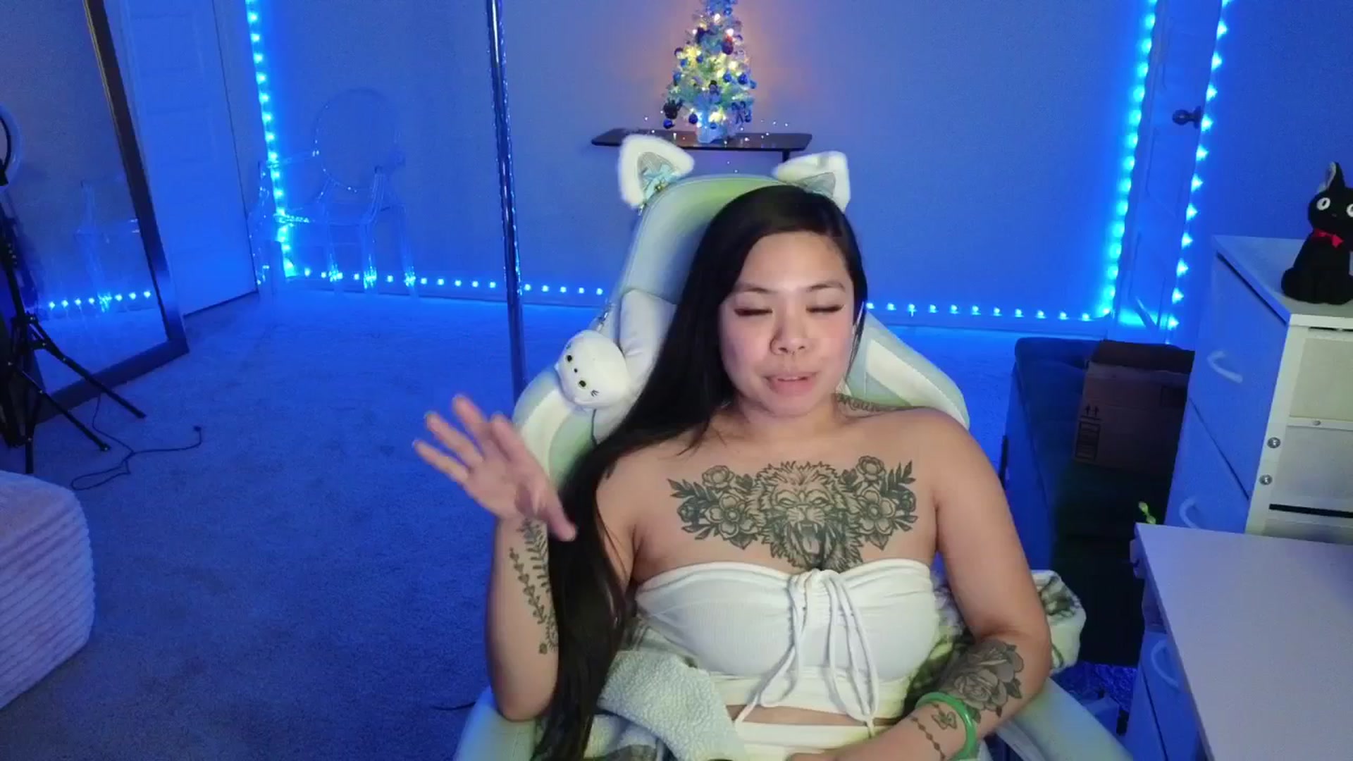 Gallery image thumbnail from dolllface's myfreecams stream on, 12/08/2025, 08:32 image 14 of 20