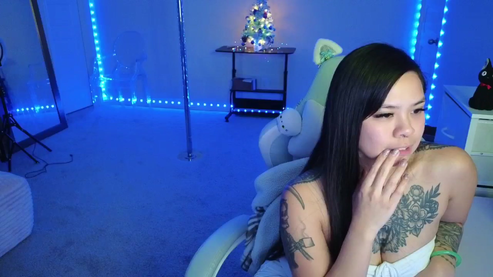 Gallery image thumbnail from dolllface's myfreecams stream on, 12/08/2025, 08:32 image 19 of 20