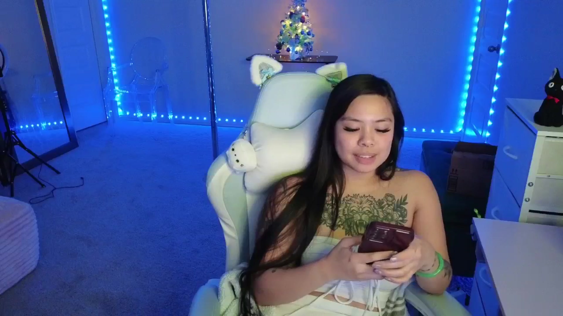 Gallery image thumbnail from dolllface's myfreecams stream on, 12/08/2025, 08:32 image 16 of 20