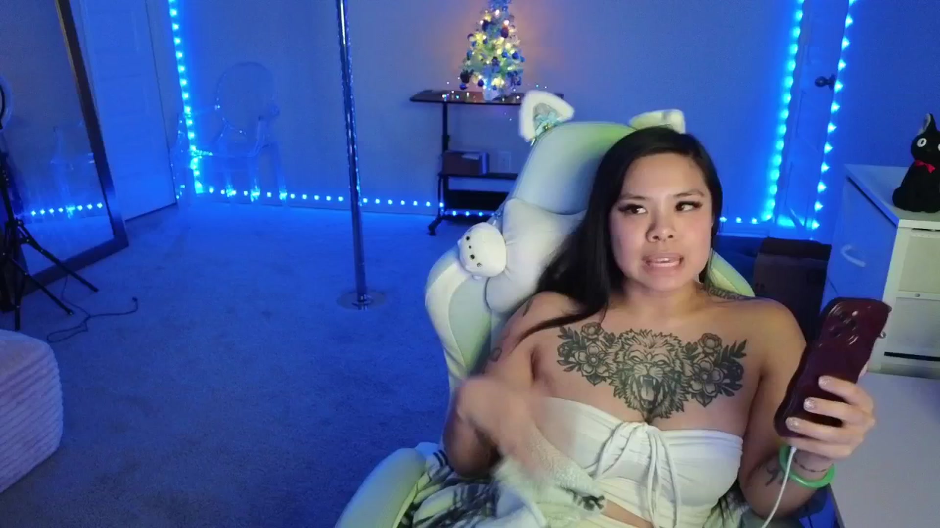 Gallery image thumbnail from dolllface's myfreecams stream on, 12/08/2025, 08:32 image 13 of 20