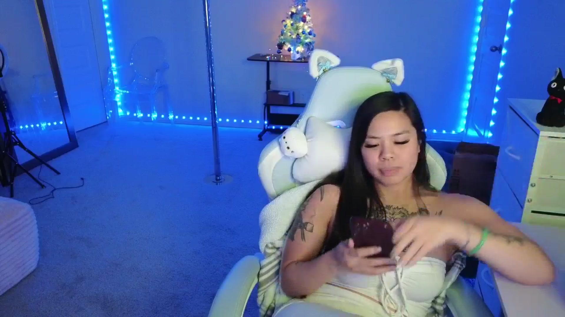 Gallery image thumbnail from dolllface's myfreecams stream on, 12/08/2025, 08:32 image 20 of 20
