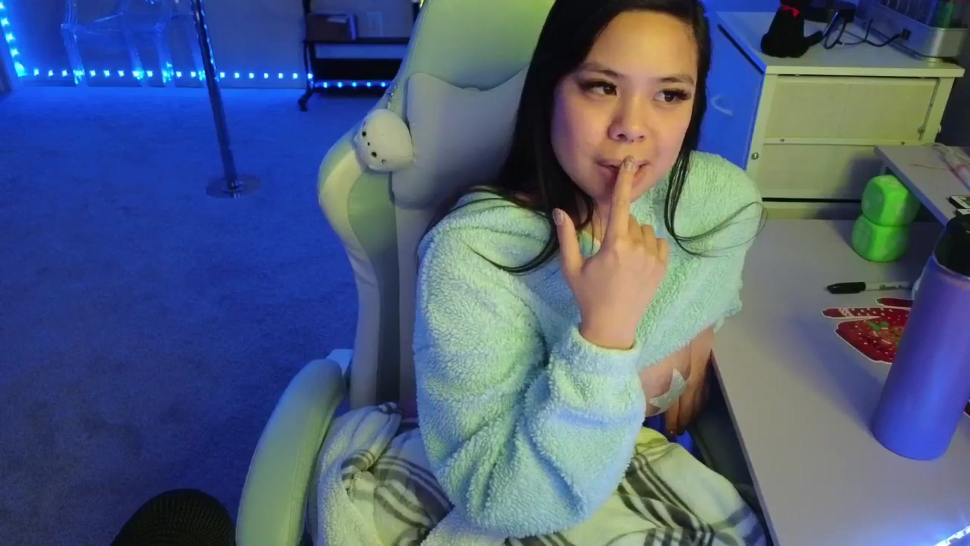 Gallery image thumbnail from dolllface's myfreecams stream on, 12/09/2025, 07:57 image 18 of 20