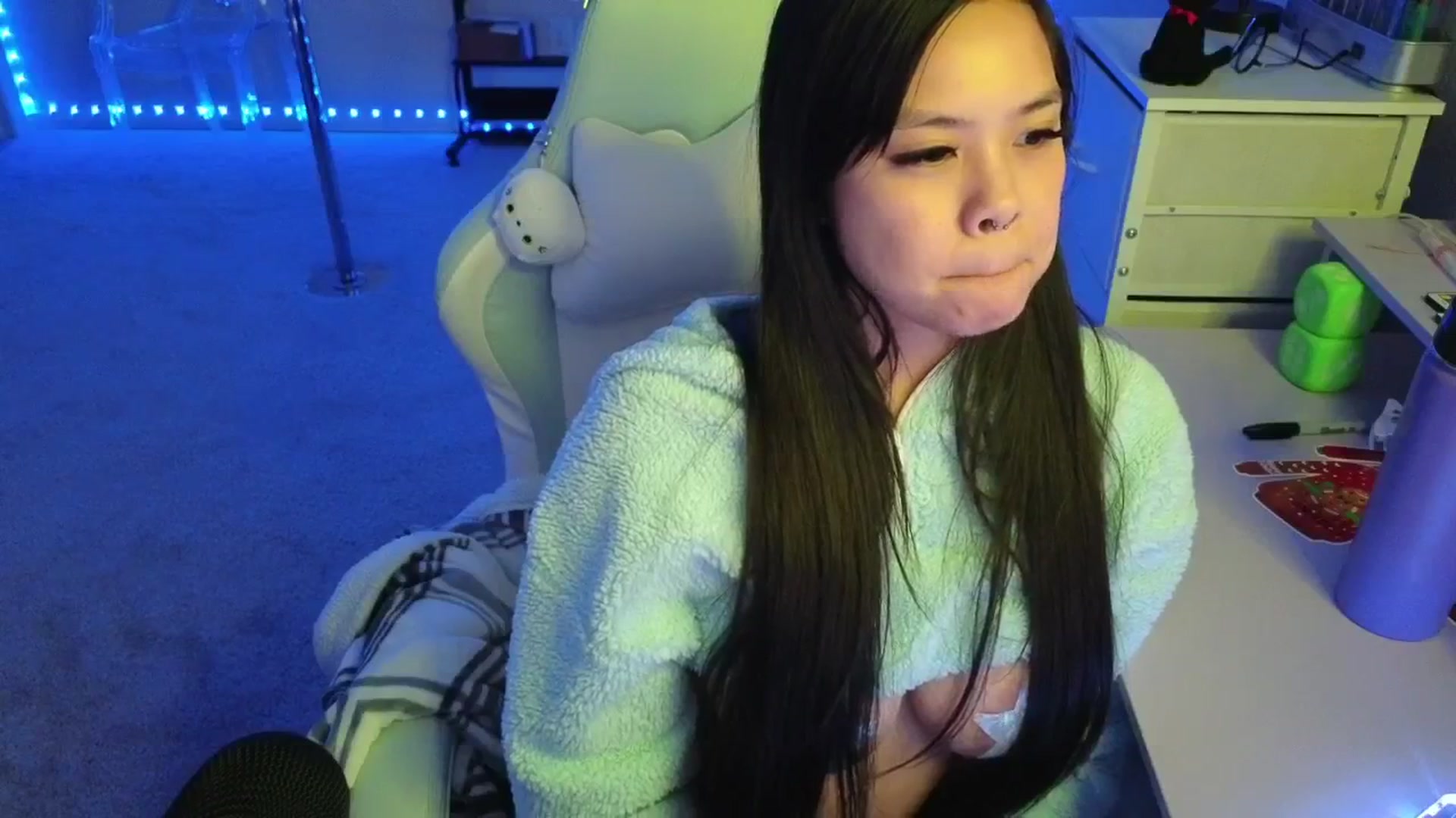 Gallery image thumbnail from dolllface's myfreecams stream on, 12/09/2025, 07:57 image 16 of 20
