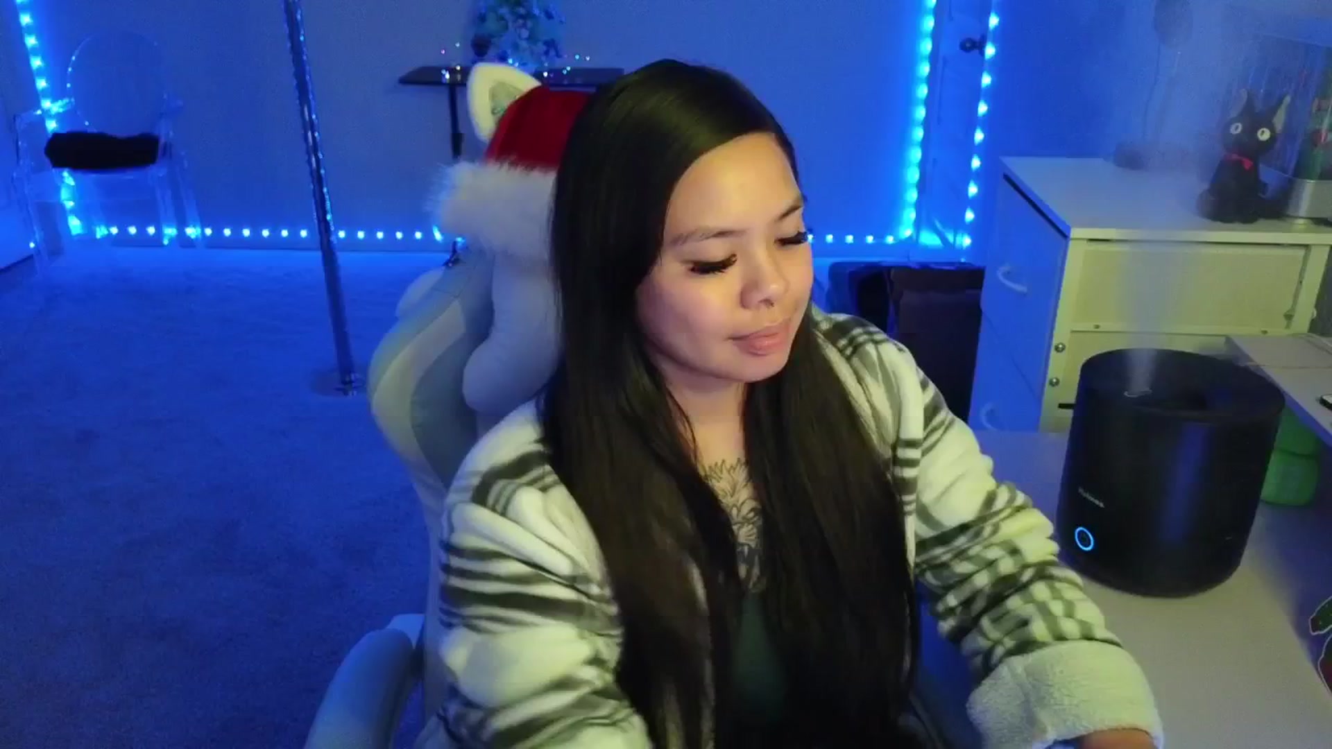 Gallery image thumbnail from dolllface's myfreecams stream on, 12/12/2025, 08:19 image 3 of 20