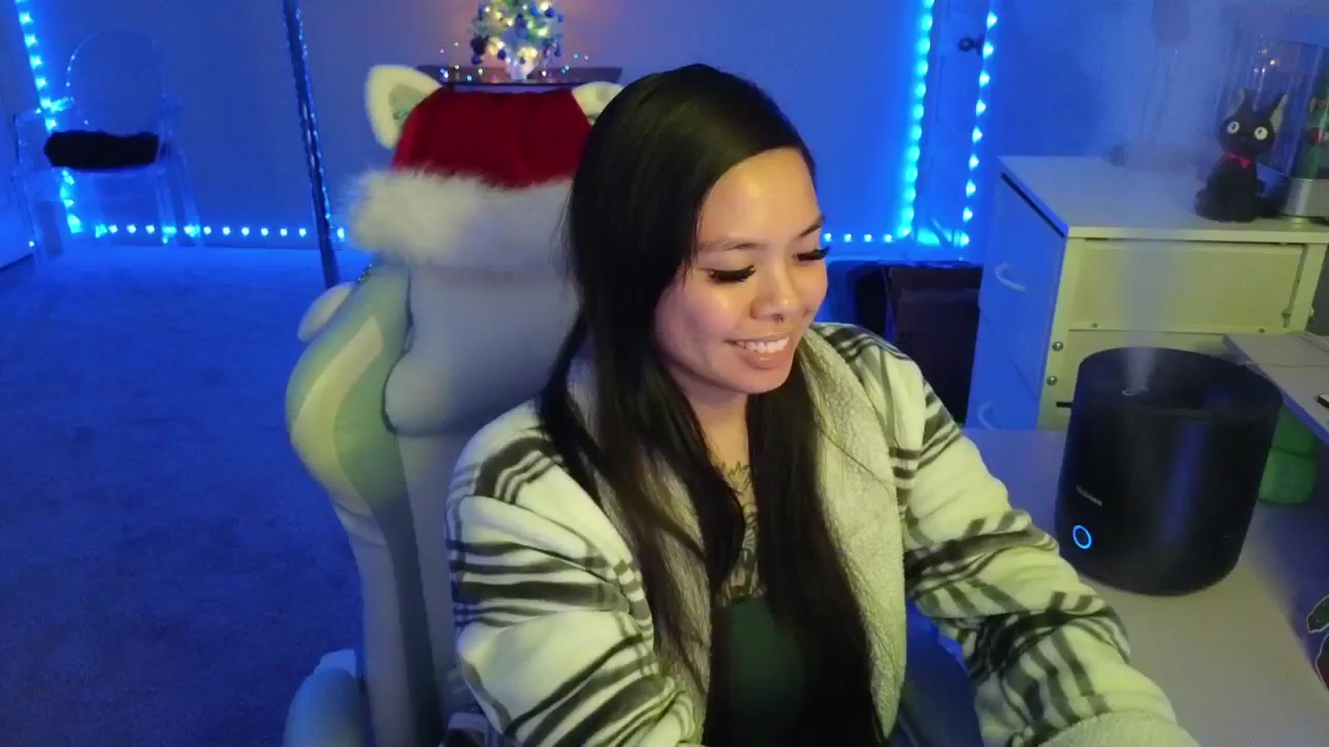 Gallery image thumbnail from dolllface's myfreecams stream on, 12/12/2025, 08:19 image 4 of 20