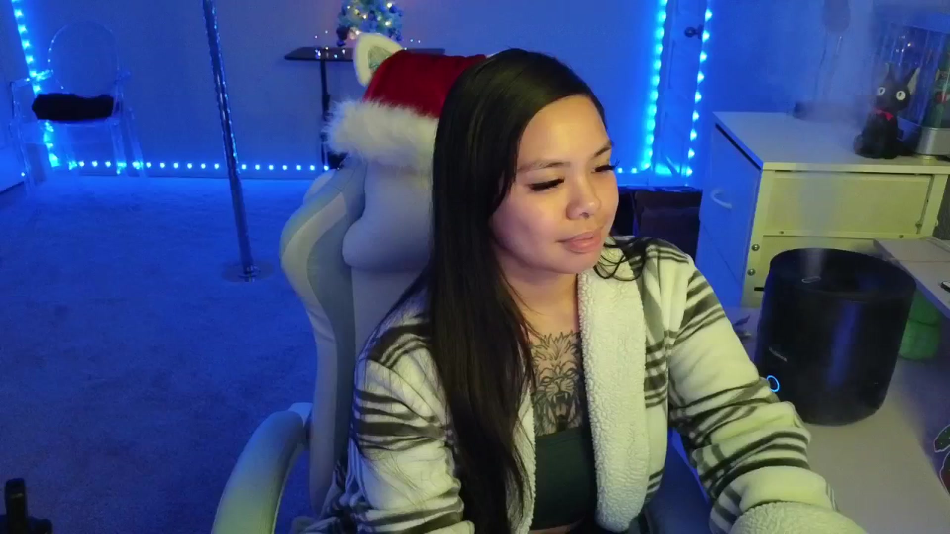 Gallery image thumbnail from dolllface's myfreecams stream on, 12/12/2025, 08:19 image 6 of 20