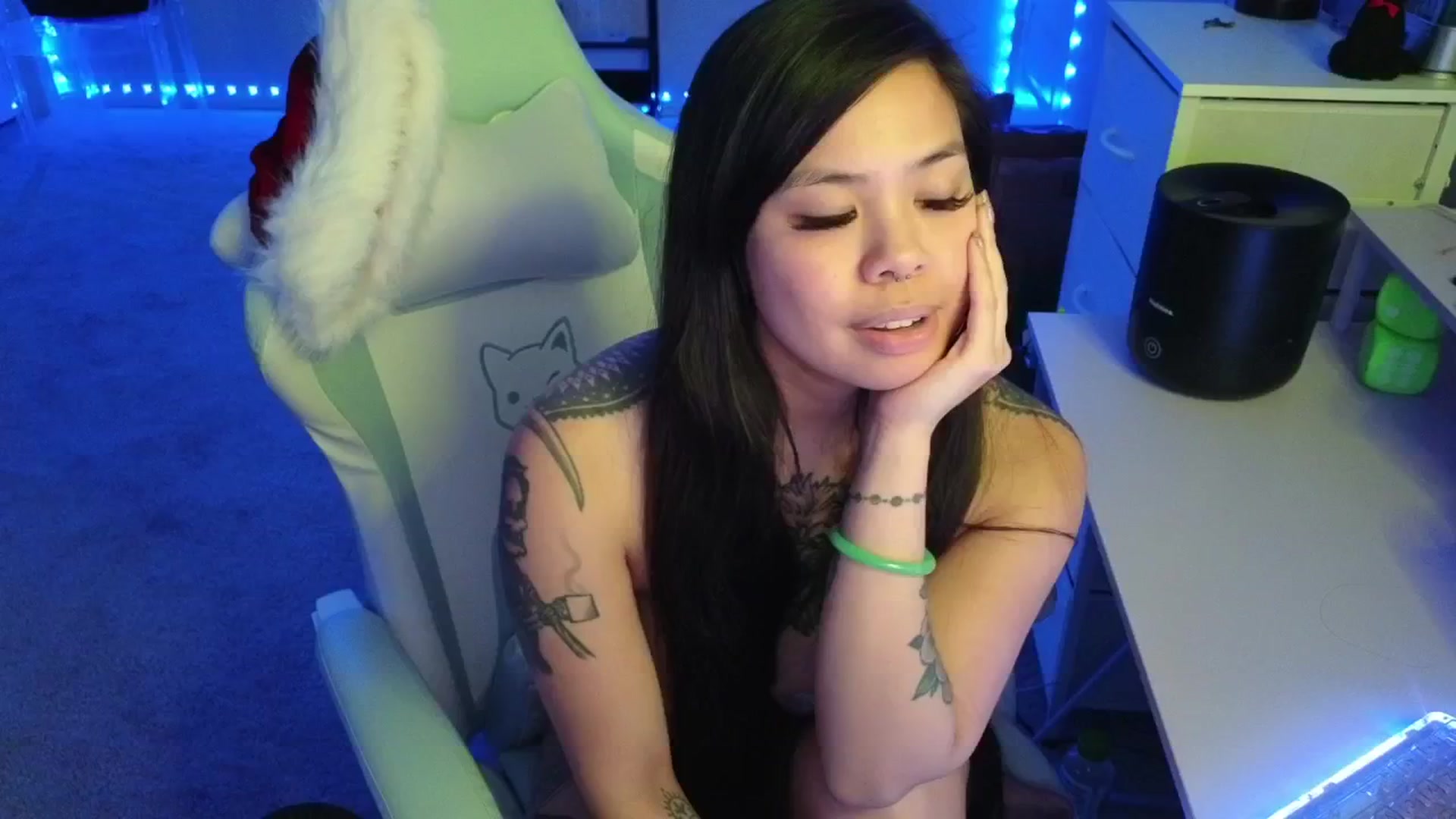 Gallery image thumbnail from dolllface's myfreecams stream on, 12/13/2025, 09:03 image 9 of 20