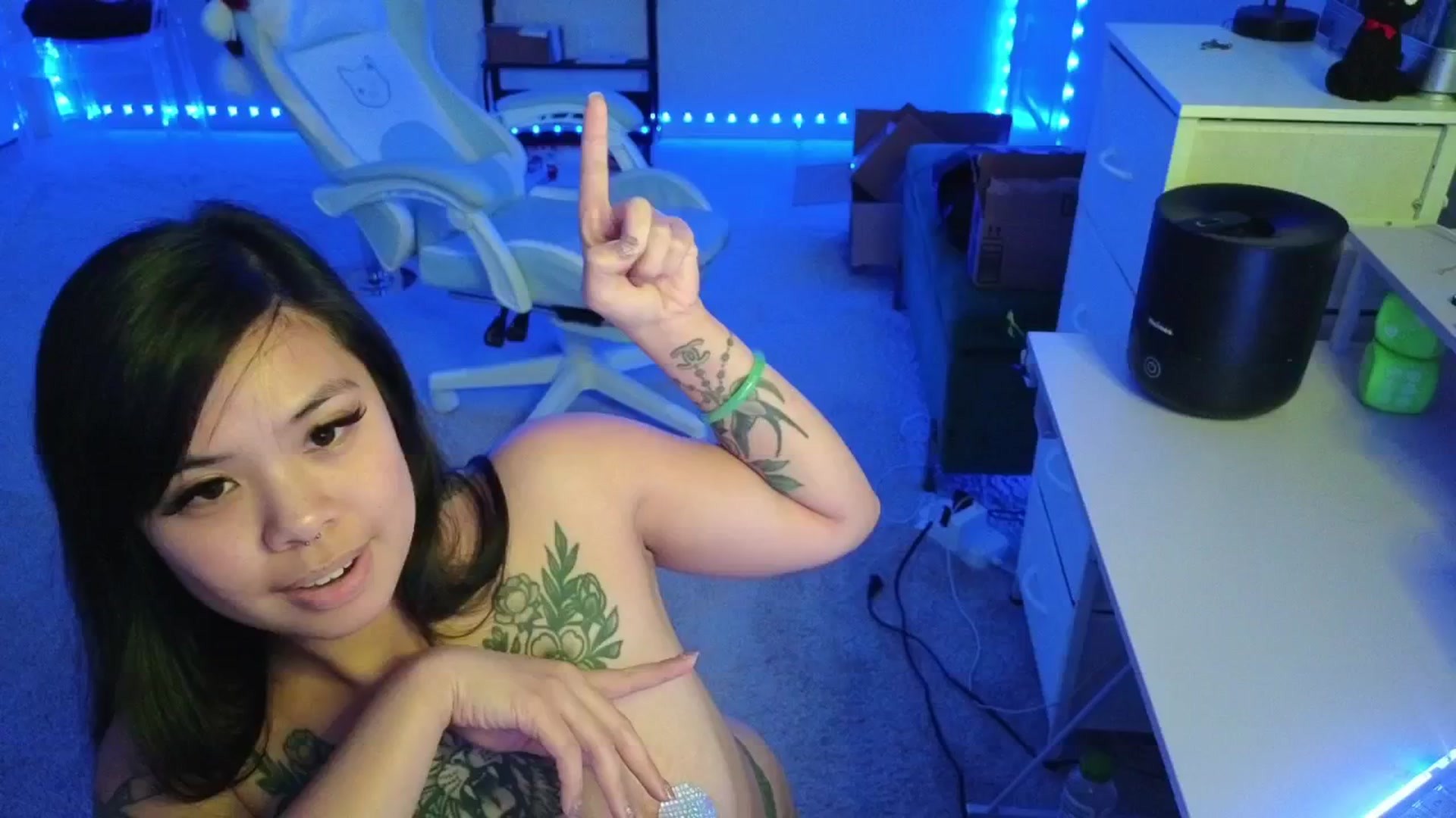Gallery image thumbnail from dolllface's myfreecams stream on, 12/13/2025, 09:03 image 20 of 20