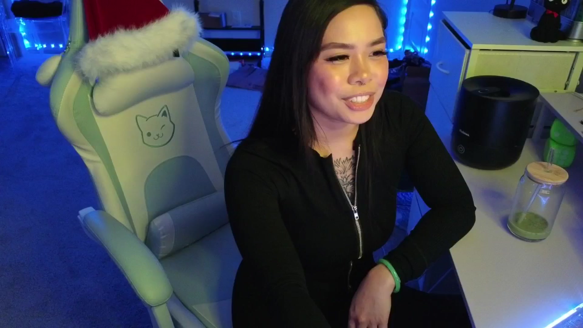 Gallery image thumbnail from dolllface's myfreecams stream on, 12/14/2025, 03:17 image 10 of 20