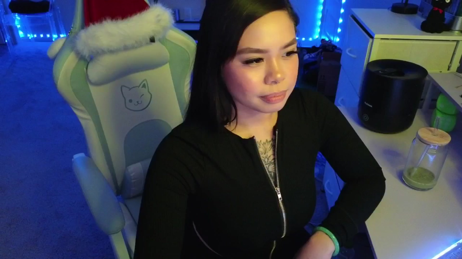 Gallery image thumbnail from dolllface's myfreecams stream on, 12/14/2025, 03:17 image 13 of 20