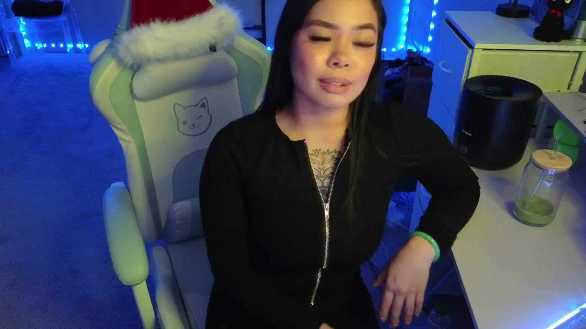 Gallery image thumbnail from dolllface's myfreecams stream on, 12/14/2025, 03:17 image 7 of 20