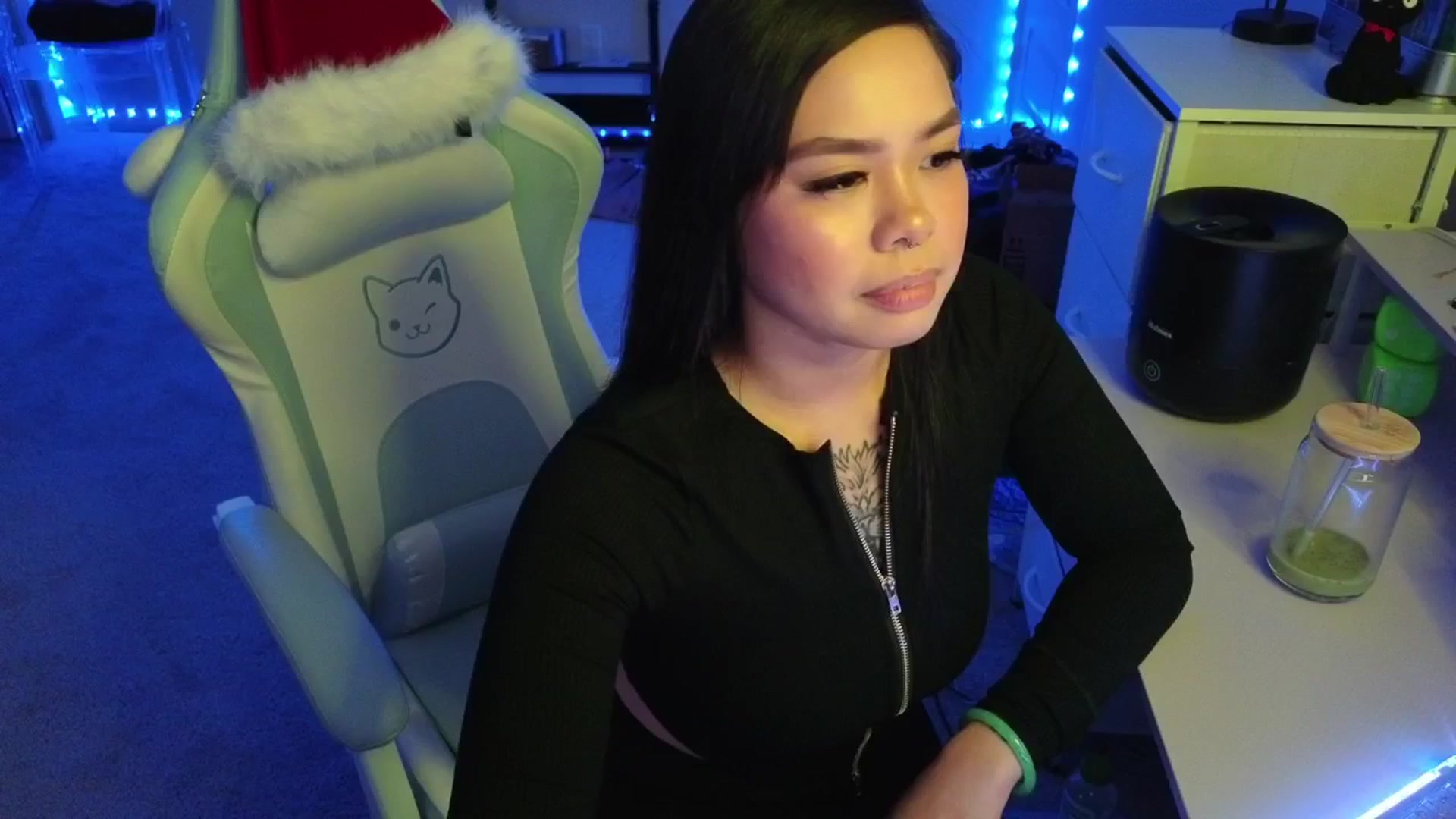 Gallery image thumbnail from dolllface's myfreecams stream on, 12/14/2025, 03:17 image 11 of 20