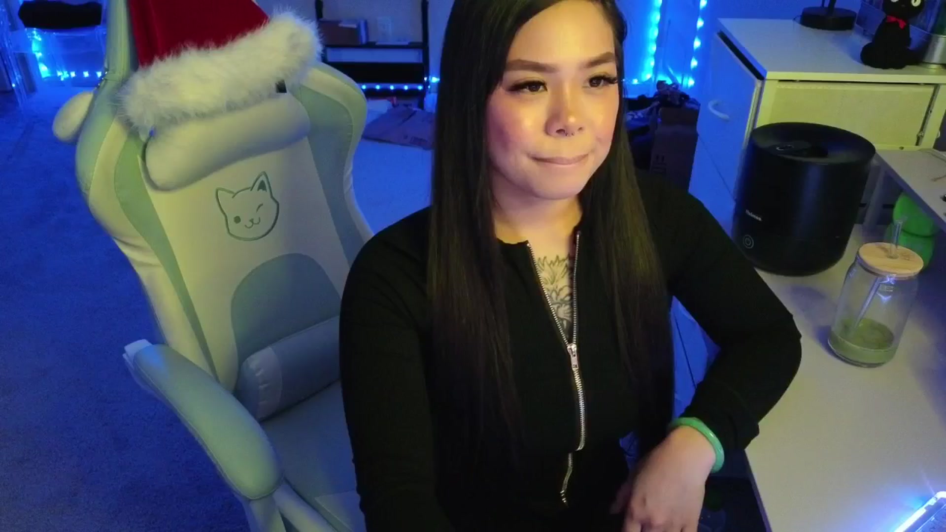Gallery image thumbnail from dolllface's myfreecams stream on, 12/14/2025, 03:17 image 2 of 20