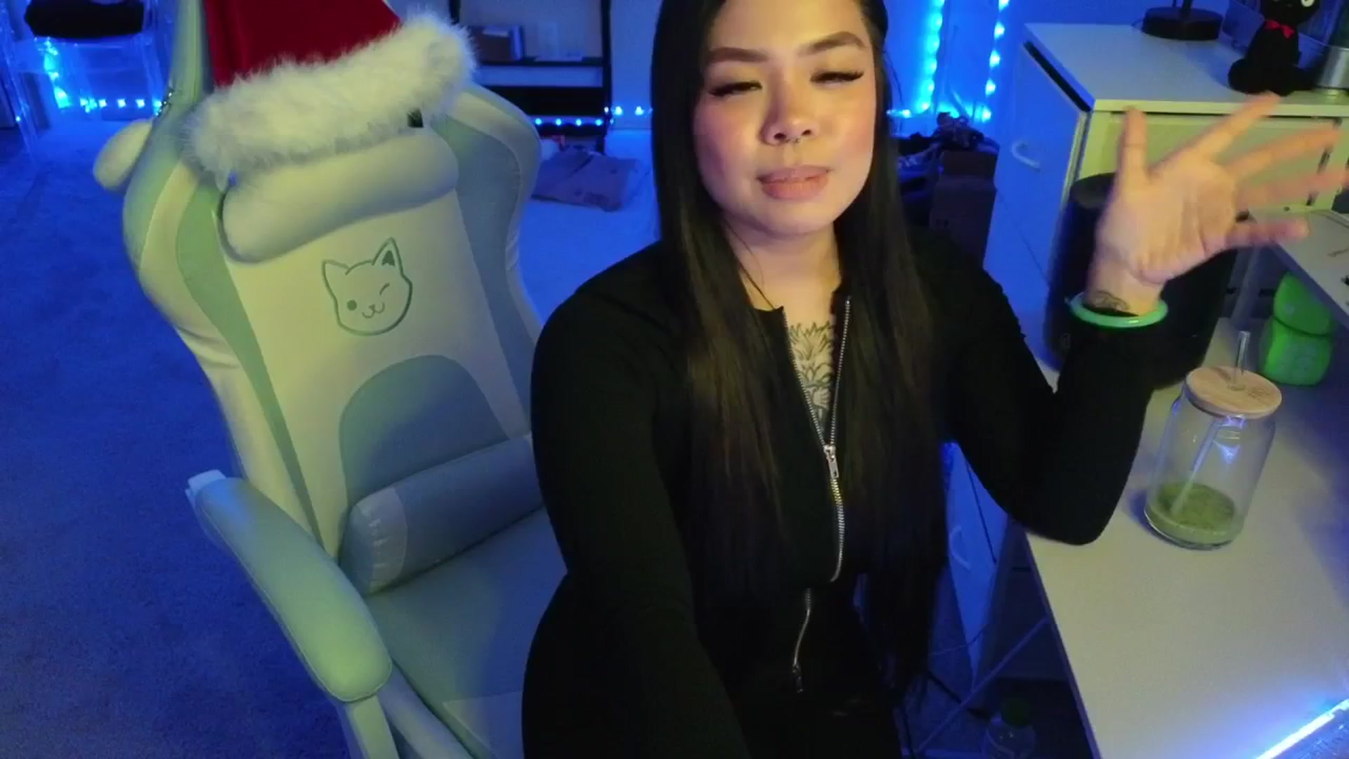 Gallery image thumbnail from dolllface's myfreecams stream on, 12/14/2025, 03:17 image 20 of 20