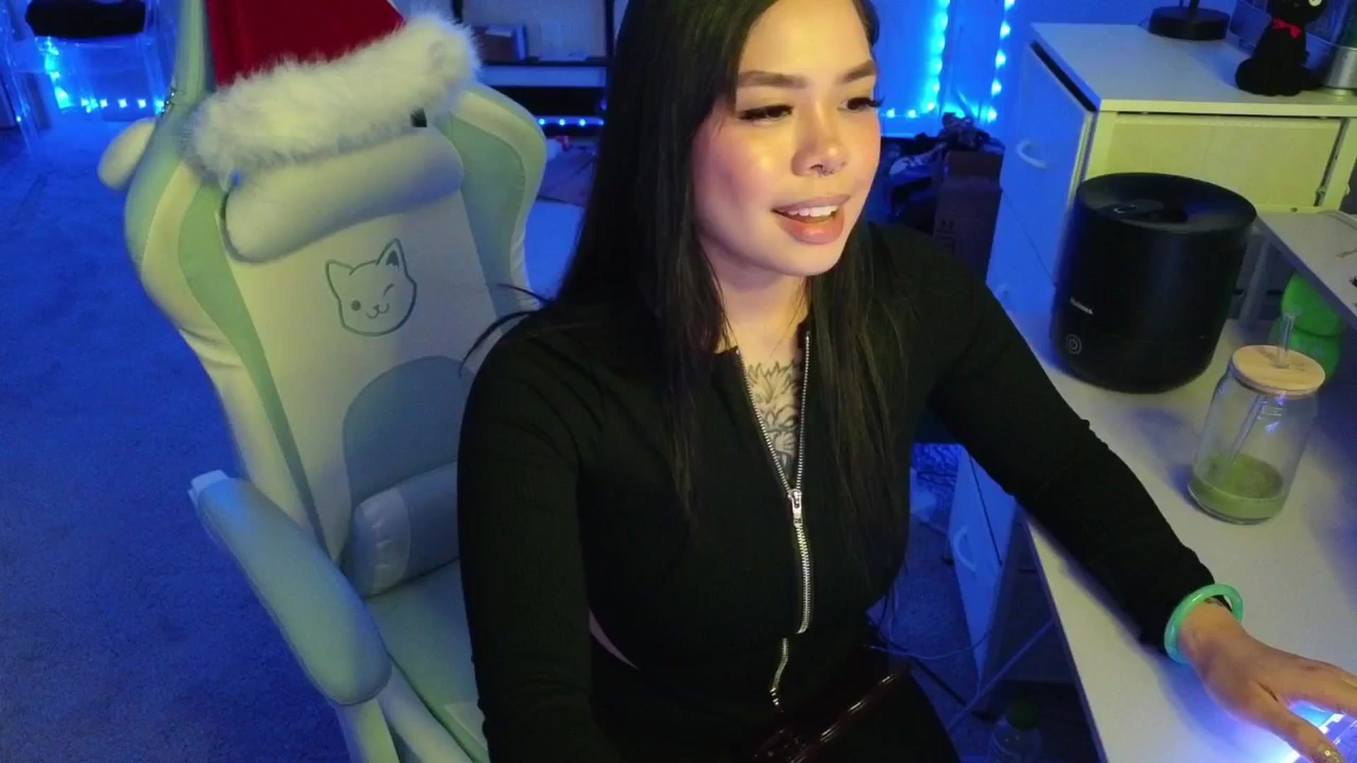 Gallery image thumbnail from dolllface's myfreecams stream on, 12/14/2025, 03:17 image 1 of 20