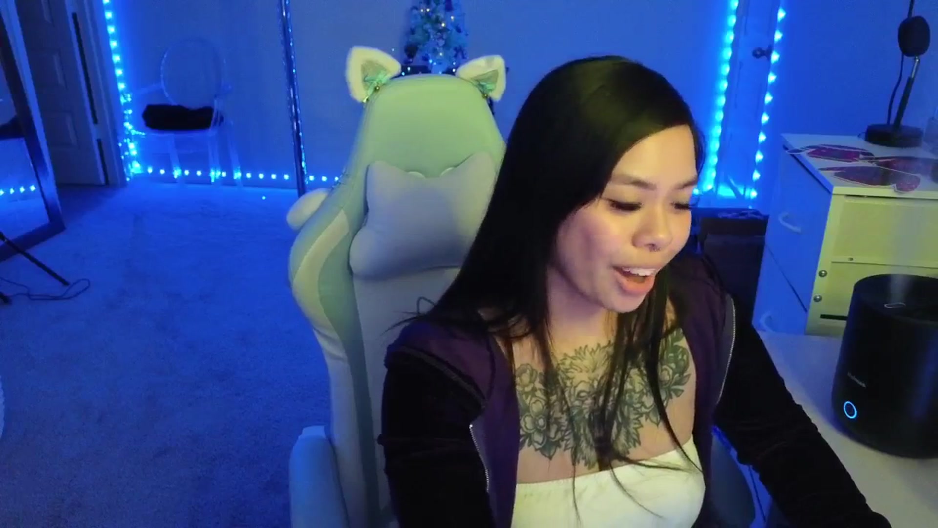 Gallery image thumbnail from dolllface's myfreecams stream on, 12/15/2025, 10:56 image 19 of 20