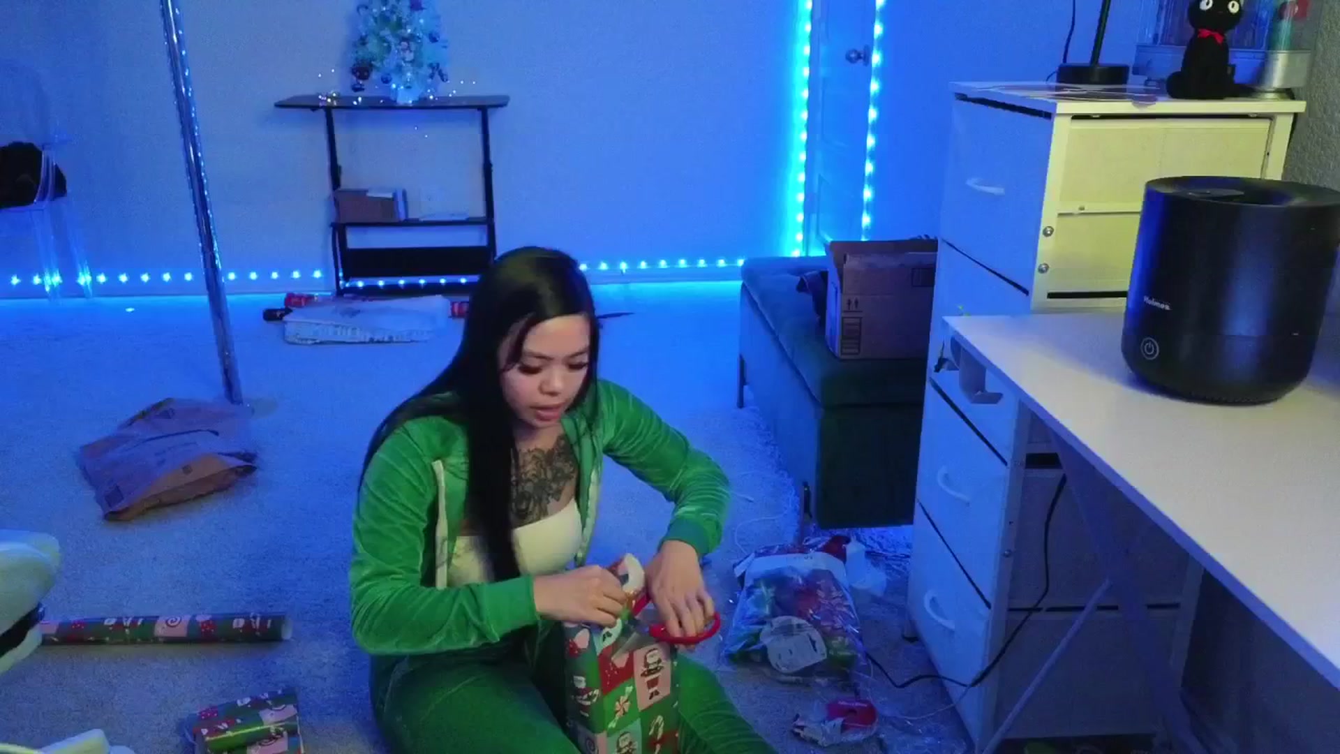 Gallery image thumbnail from dolllface's myfreecams stream on, 12/16/2025, 10:03 image 1 of 20