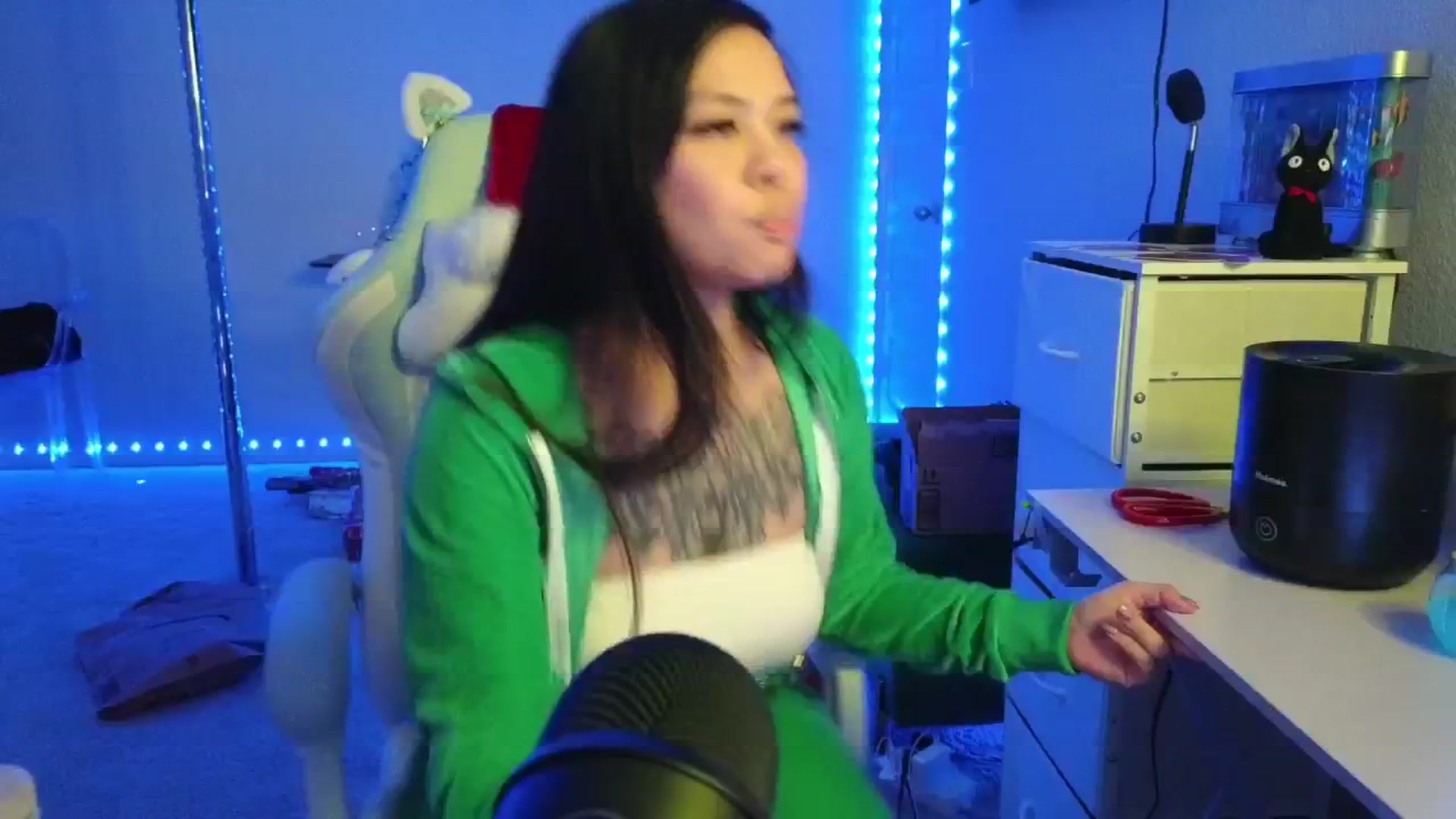 Gallery image thumbnail from dolllface's myfreecams stream on, 12/16/2025, 10:03 image 17 of 20