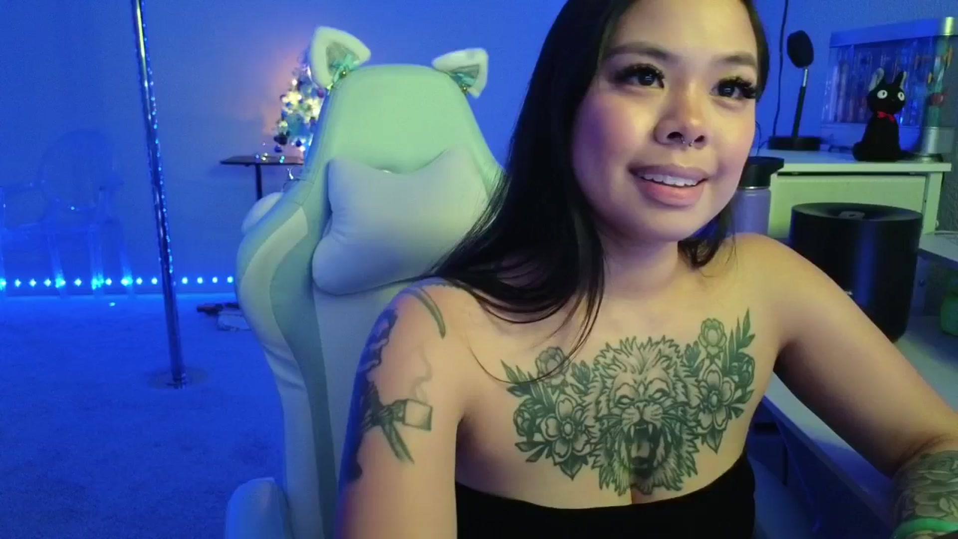 Gallery image thumbnail from dolllface's myfreecams stream on, 12/19/2025, 07:32 image 10 of 20