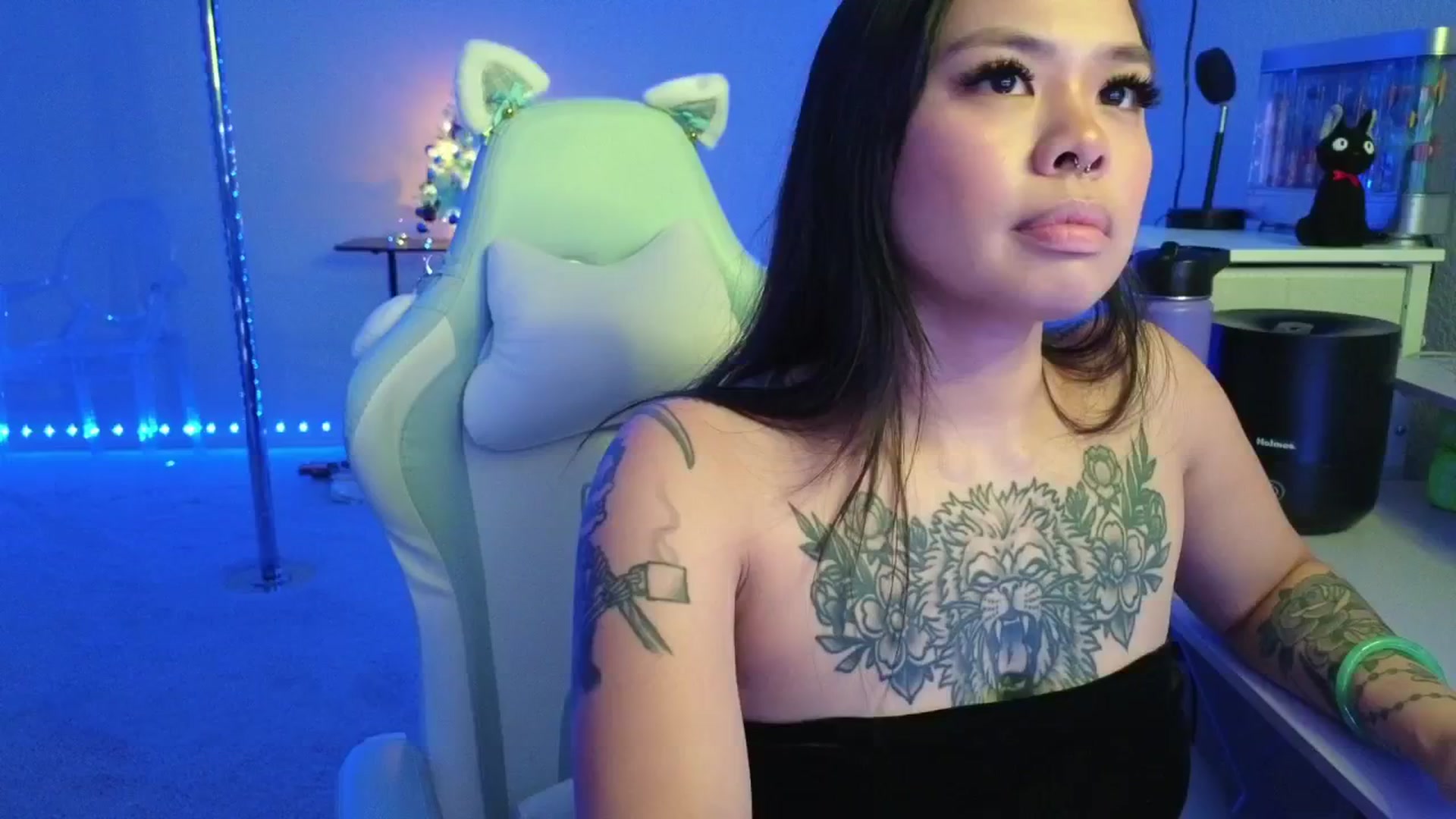 Gallery image thumbnail from dolllface's myfreecams stream on, 12/19/2025, 07:32 image 19 of 20