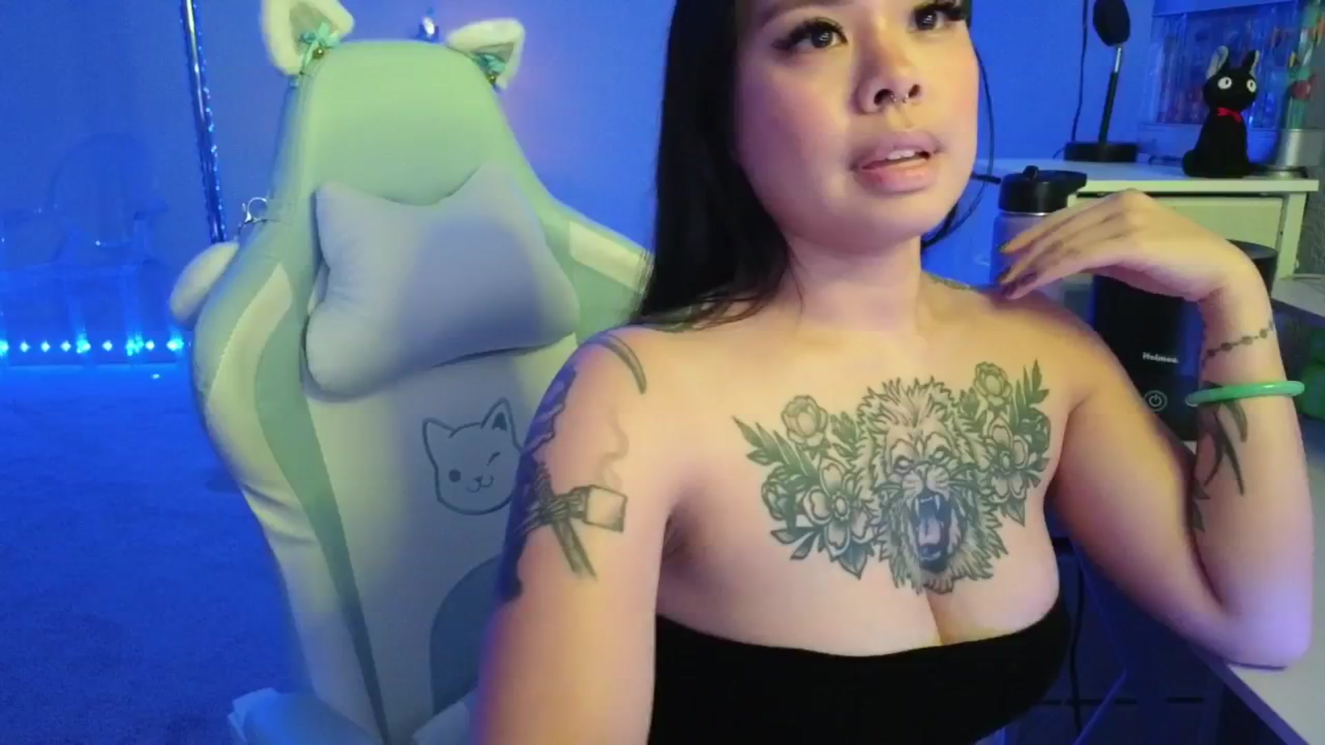 Gallery image thumbnail from dolllface's myfreecams stream on, 12/19/2025, 07:32 image 2 of 20