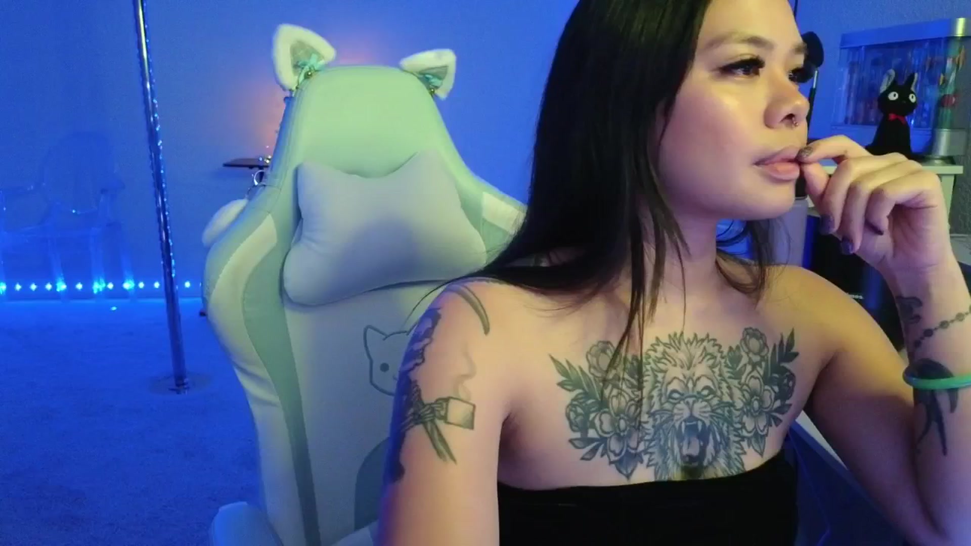 Gallery image thumbnail from dolllface's myfreecams stream on, 12/19/2025, 07:32 image 18 of 20