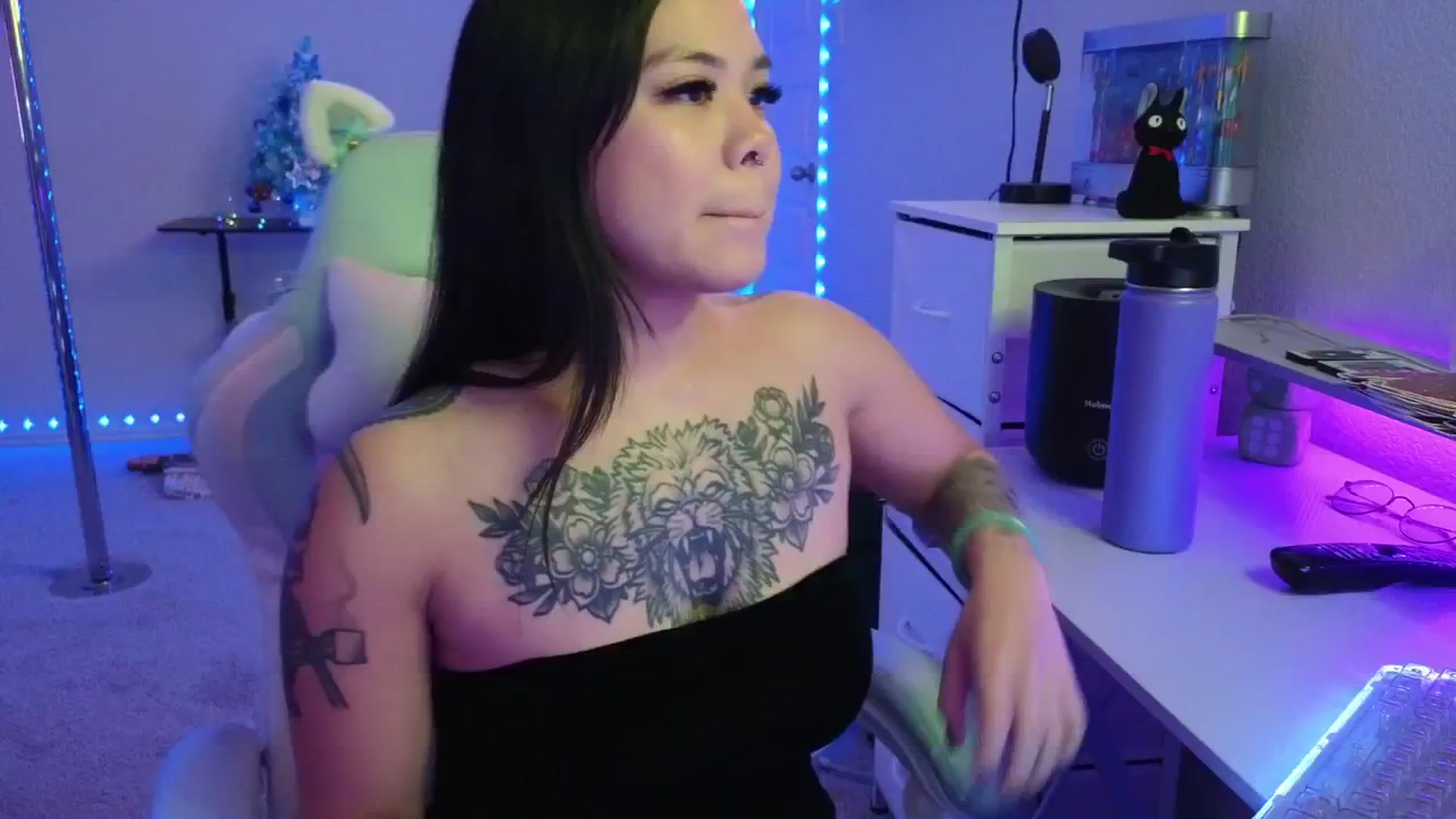 Gallery image thumbnail from dolllface's myfreecams stream on, 12/19/2025, 12:02 image 18 of 20