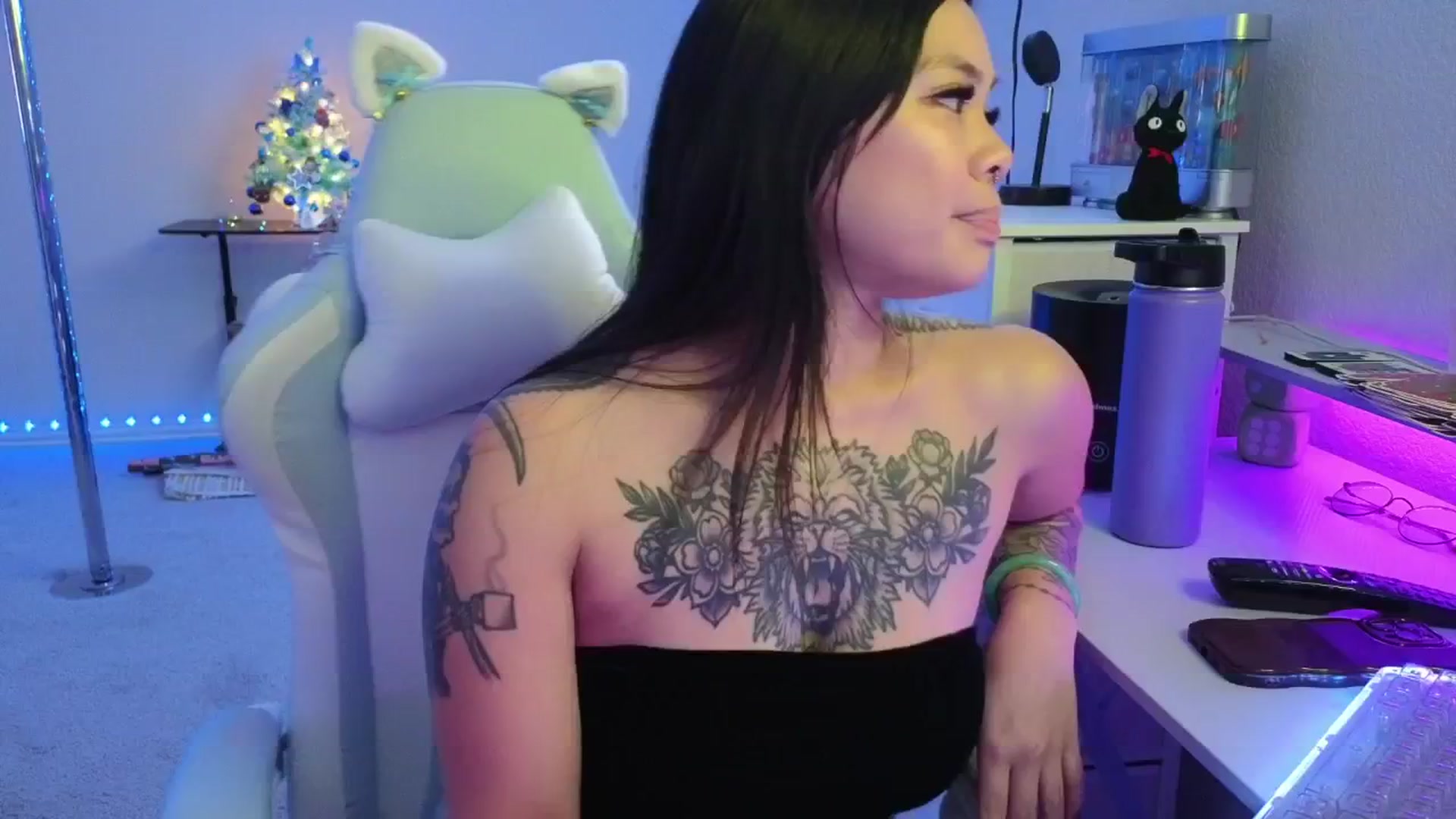 Gallery image thumbnail from dolllface's myfreecams stream on, 12/19/2025, 12:02 image 3 of 20