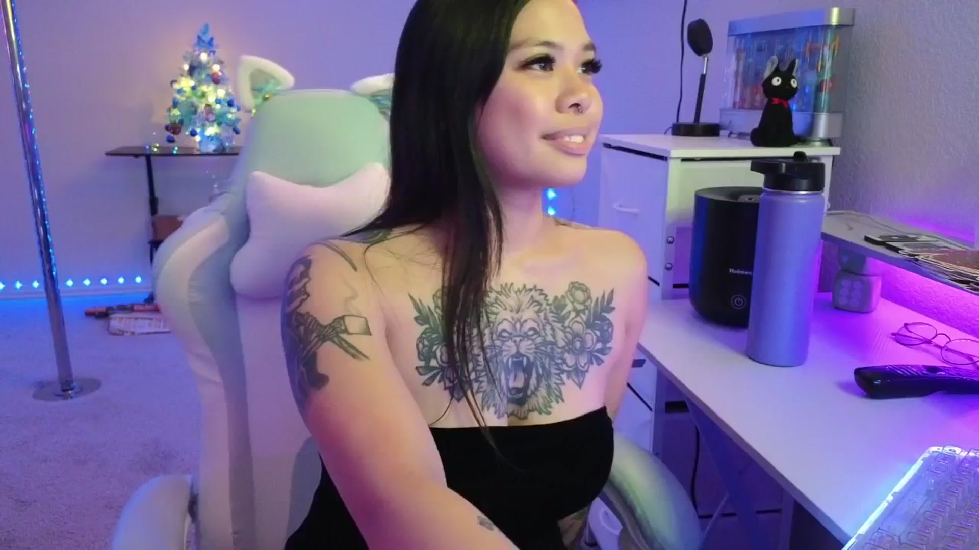 Gallery image thumbnail from dolllface's myfreecams stream on, 12/19/2025, 12:02 image 13 of 20