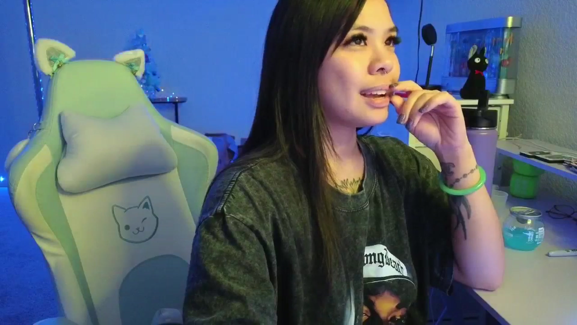 Gallery image thumbnail from dolllface's myfreecams stream on, 12/22/2025, 08:41 image 9 of 20