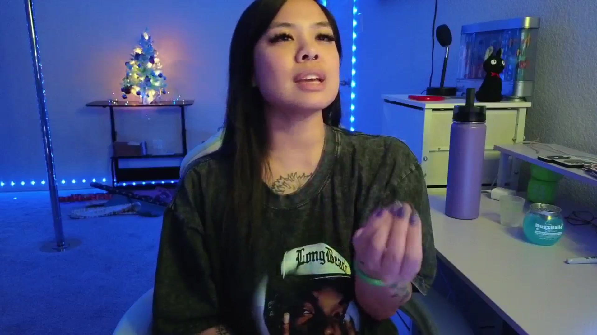Gallery image thumbnail from dolllface's myfreecams stream on, 12/22/2025, 08:41 image 8 of 20
