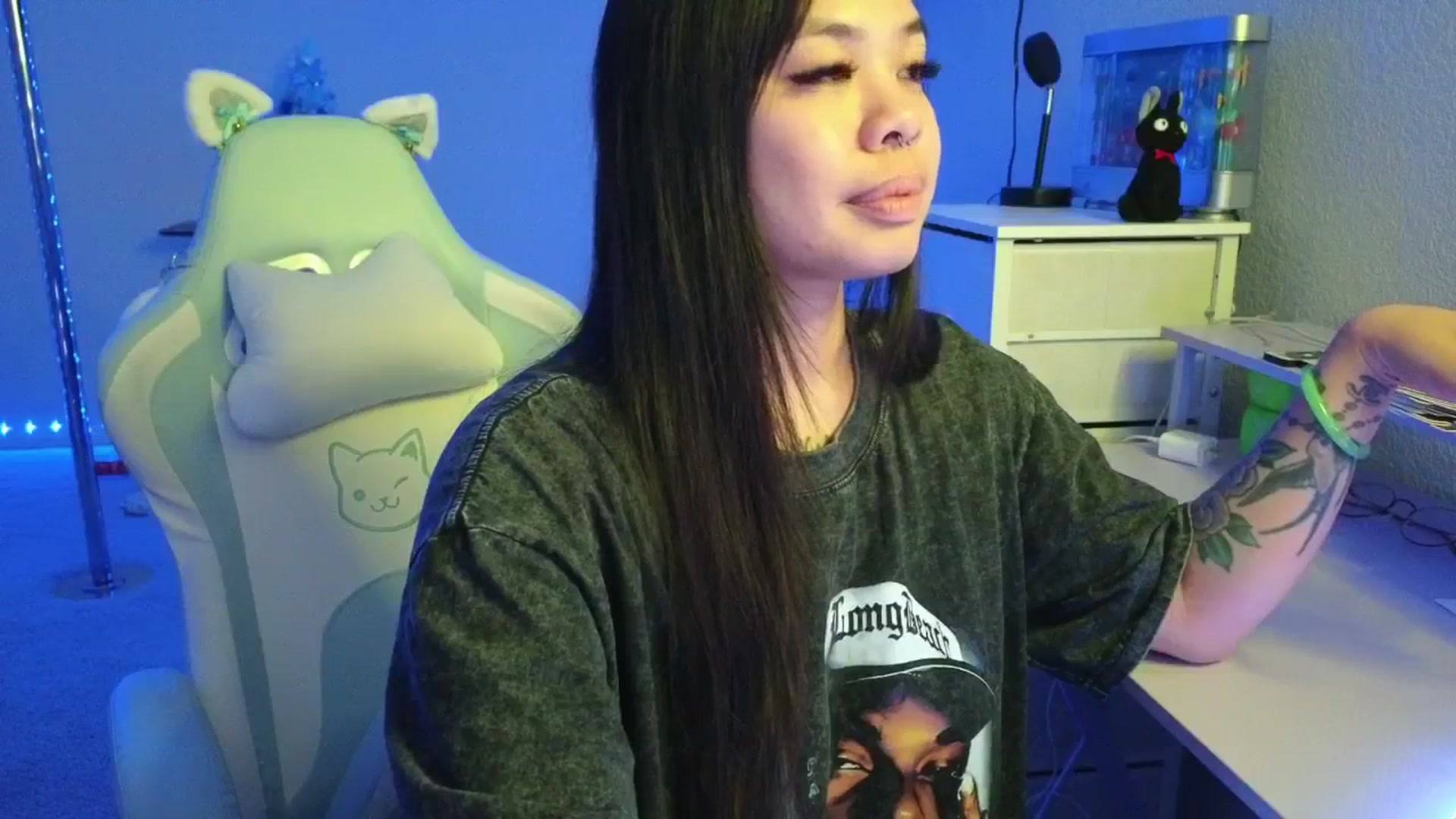 Gallery image thumbnail from dolllface's myfreecams stream on, 12/22/2025, 08:41 image 2 of 20