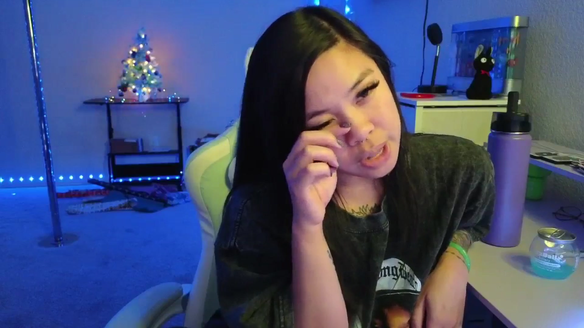 Gallery image thumbnail from dolllface's myfreecams stream on, 12/22/2025, 08:41 image 17 of 20