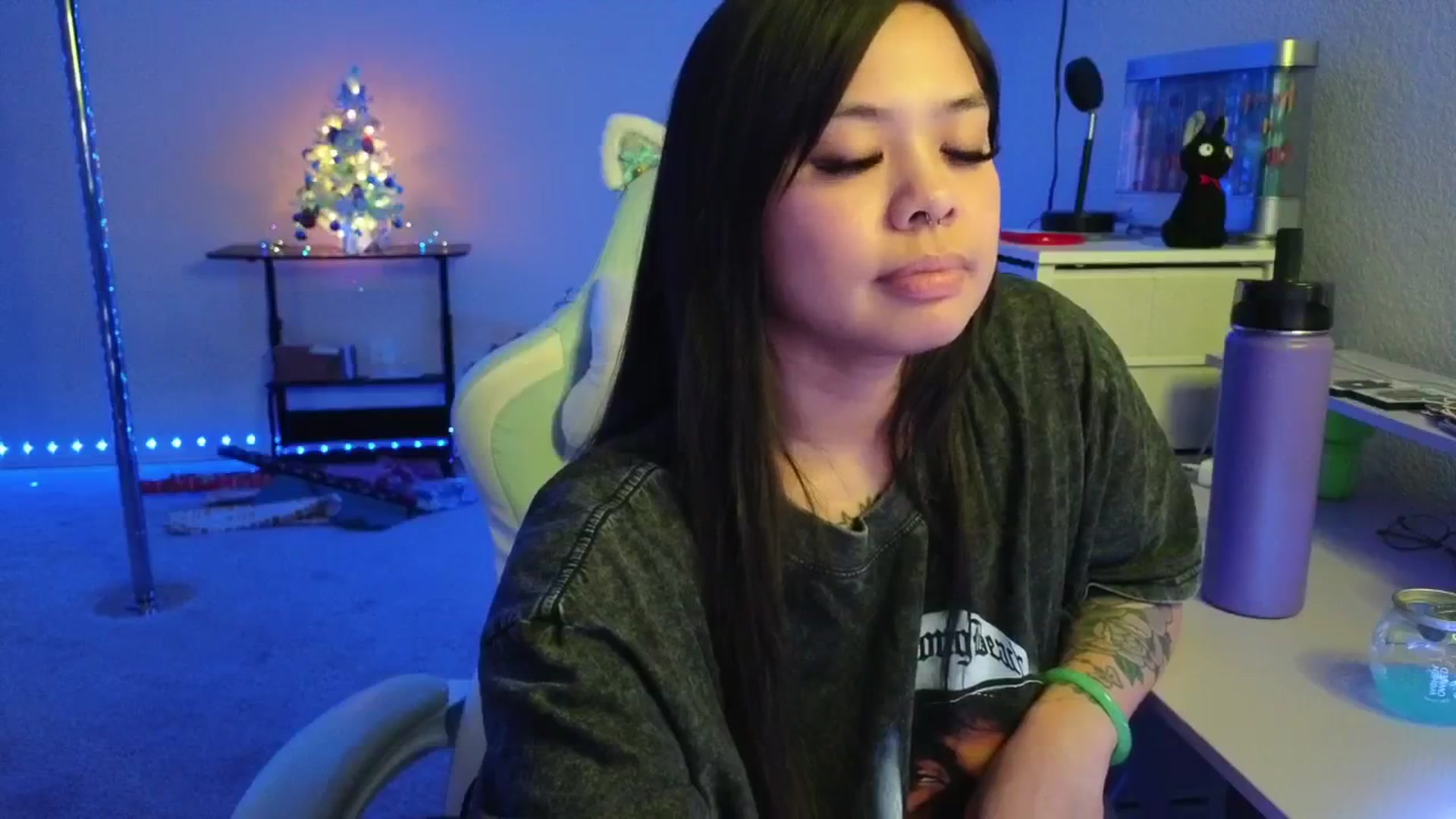 Gallery image thumbnail from dolllface's myfreecams stream on, 12/22/2025, 08:41 image 20 of 20