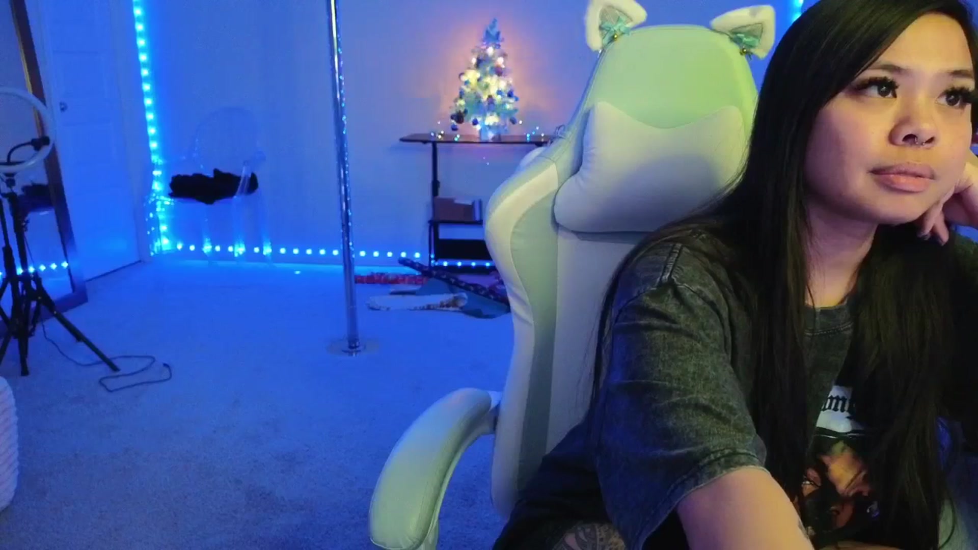 Gallery image thumbnail from dolllface's myfreecams stream on, 12/22/2025, 10:06 image 19 of 20